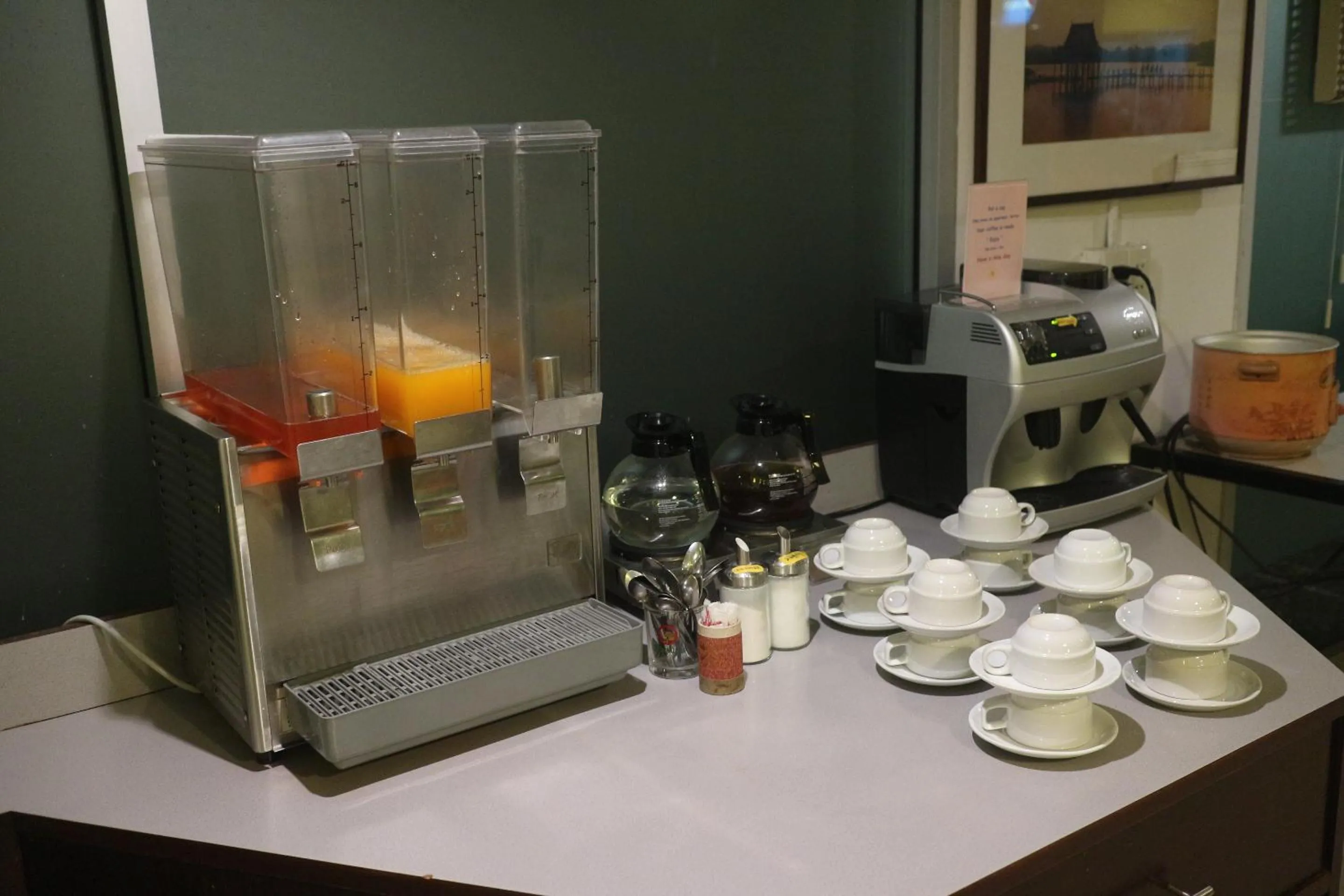 Restaurant/places to eat in L42 Hostel Suvarnabhumi Airport