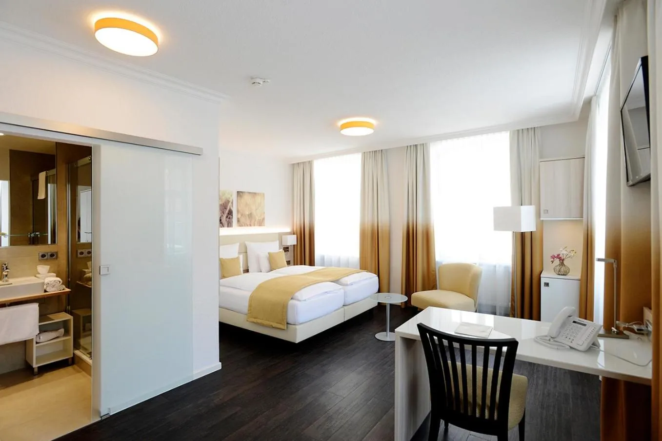 Photo of the whole room, Bed in Schlosshotel Ingelfingen