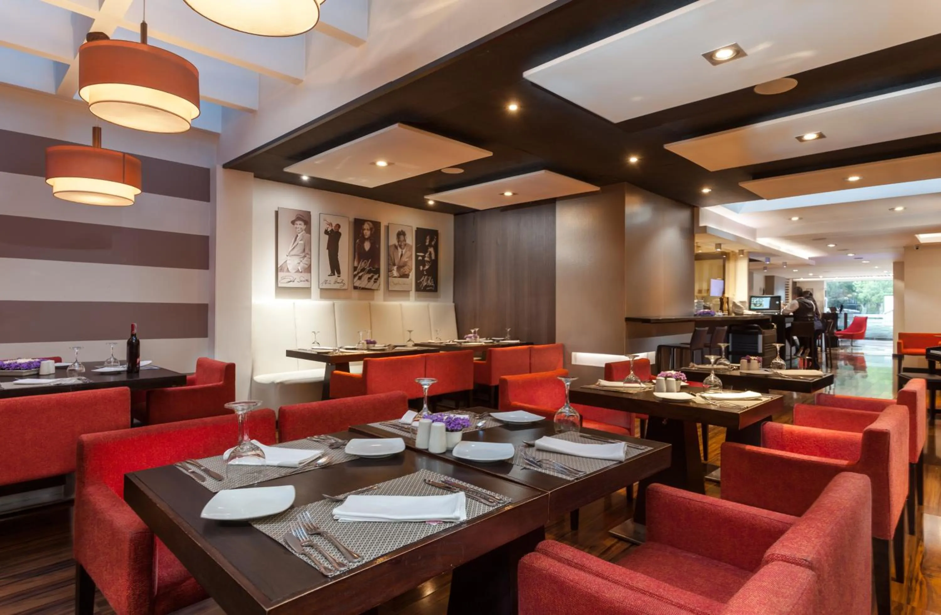 Restaurant/places to eat in Hotel Jazz Apartments