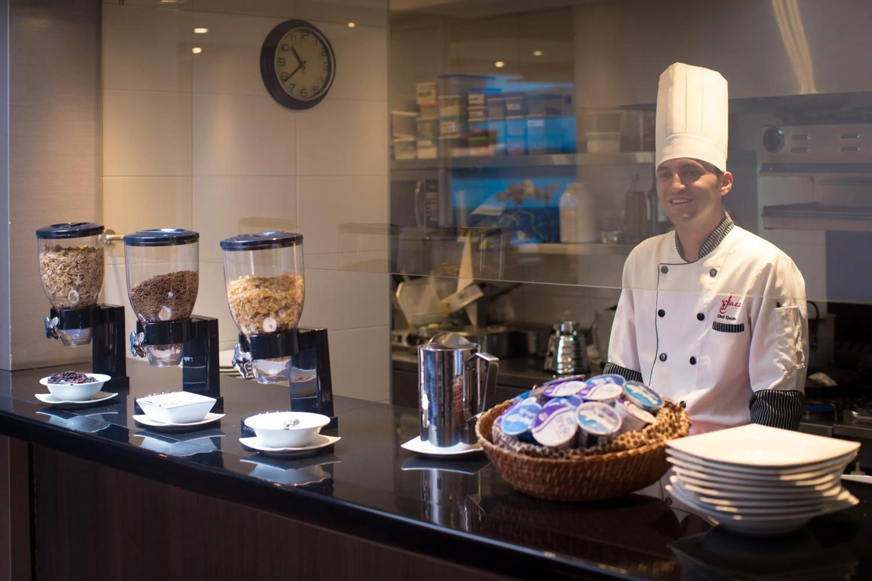 Restaurant/places to eat in Hotel Jazz Apartments