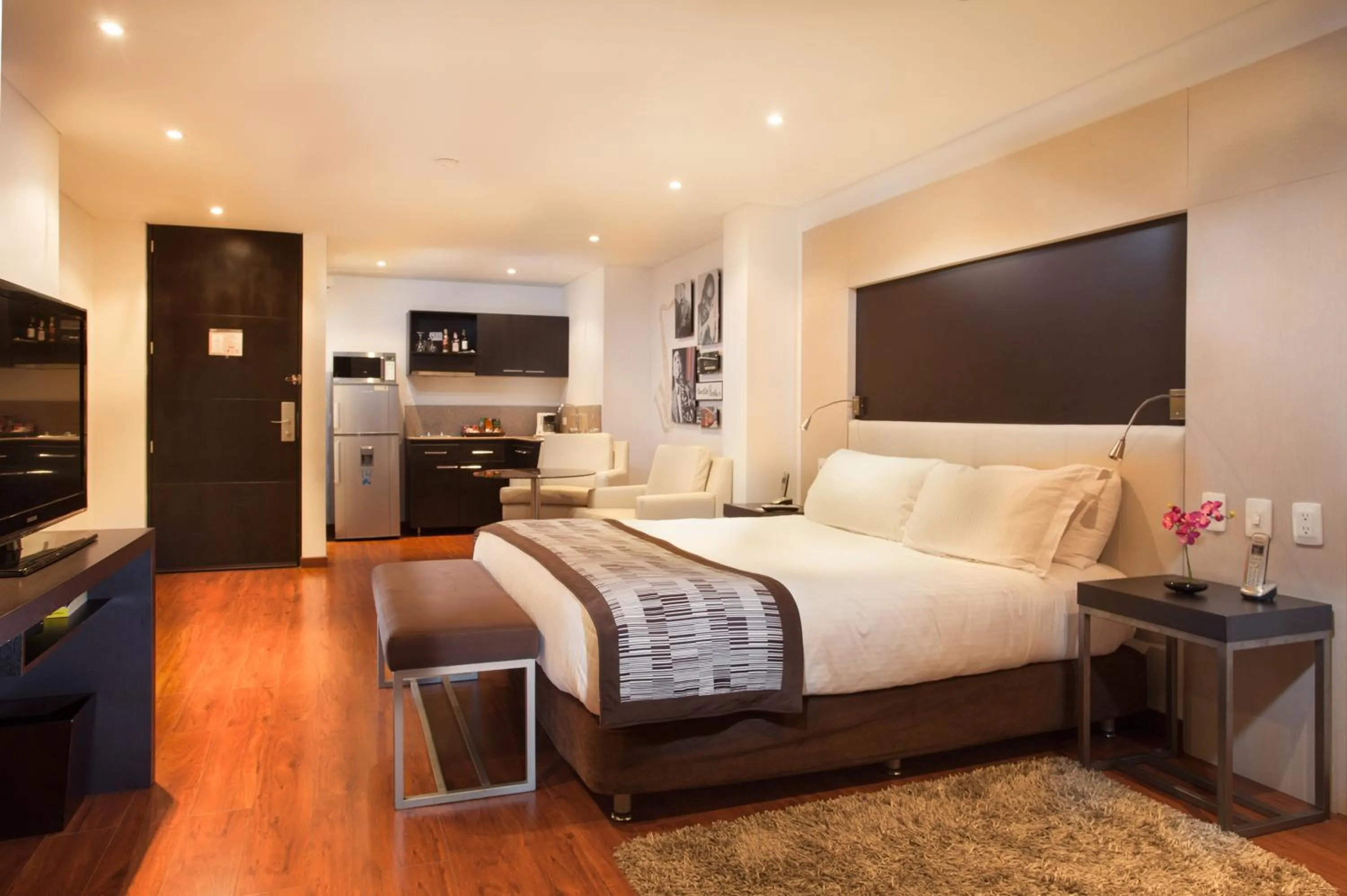 Bed in Hotel Jazz Apartments