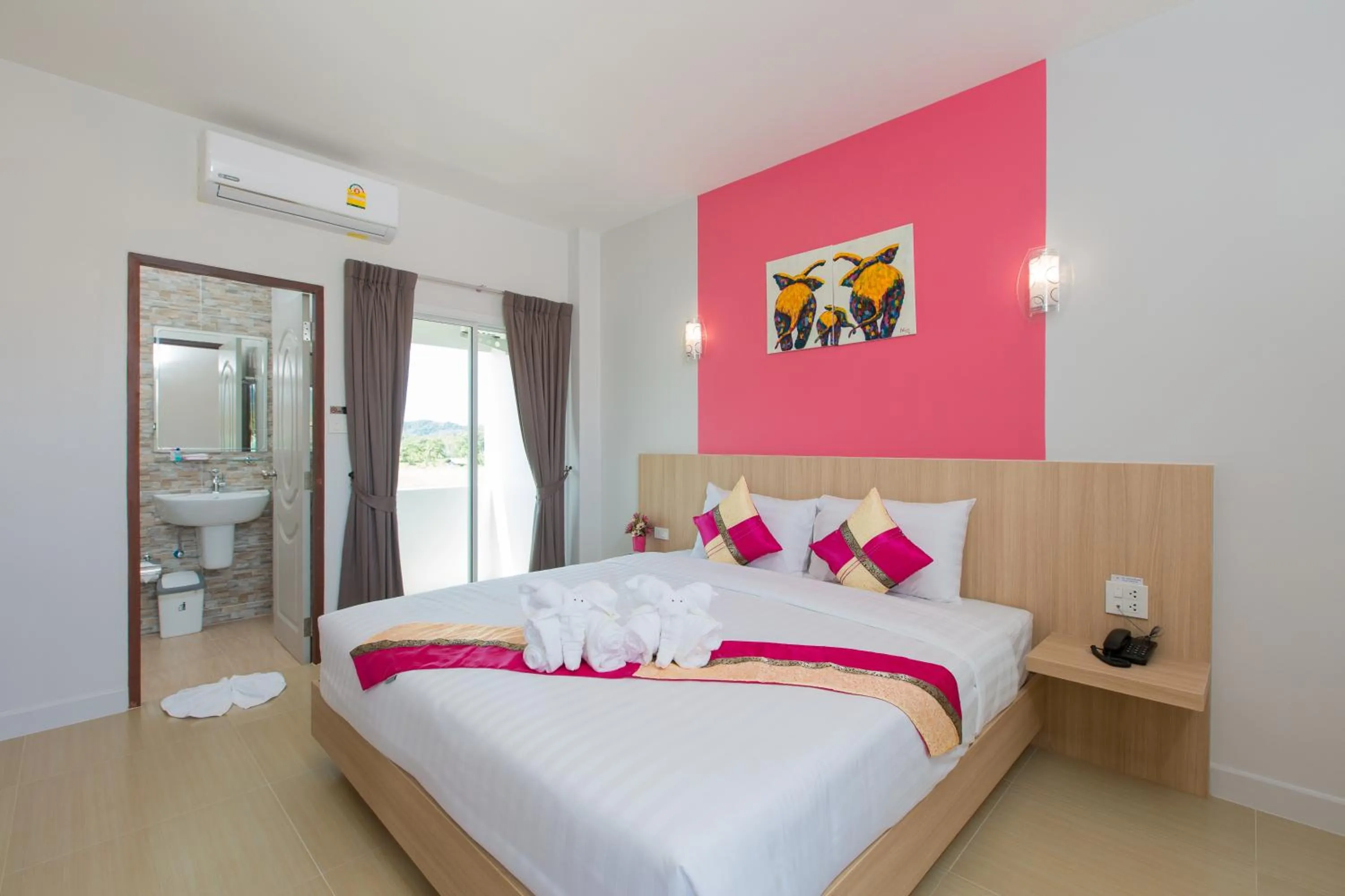 Bed in Phant at Thalang Service Apartment