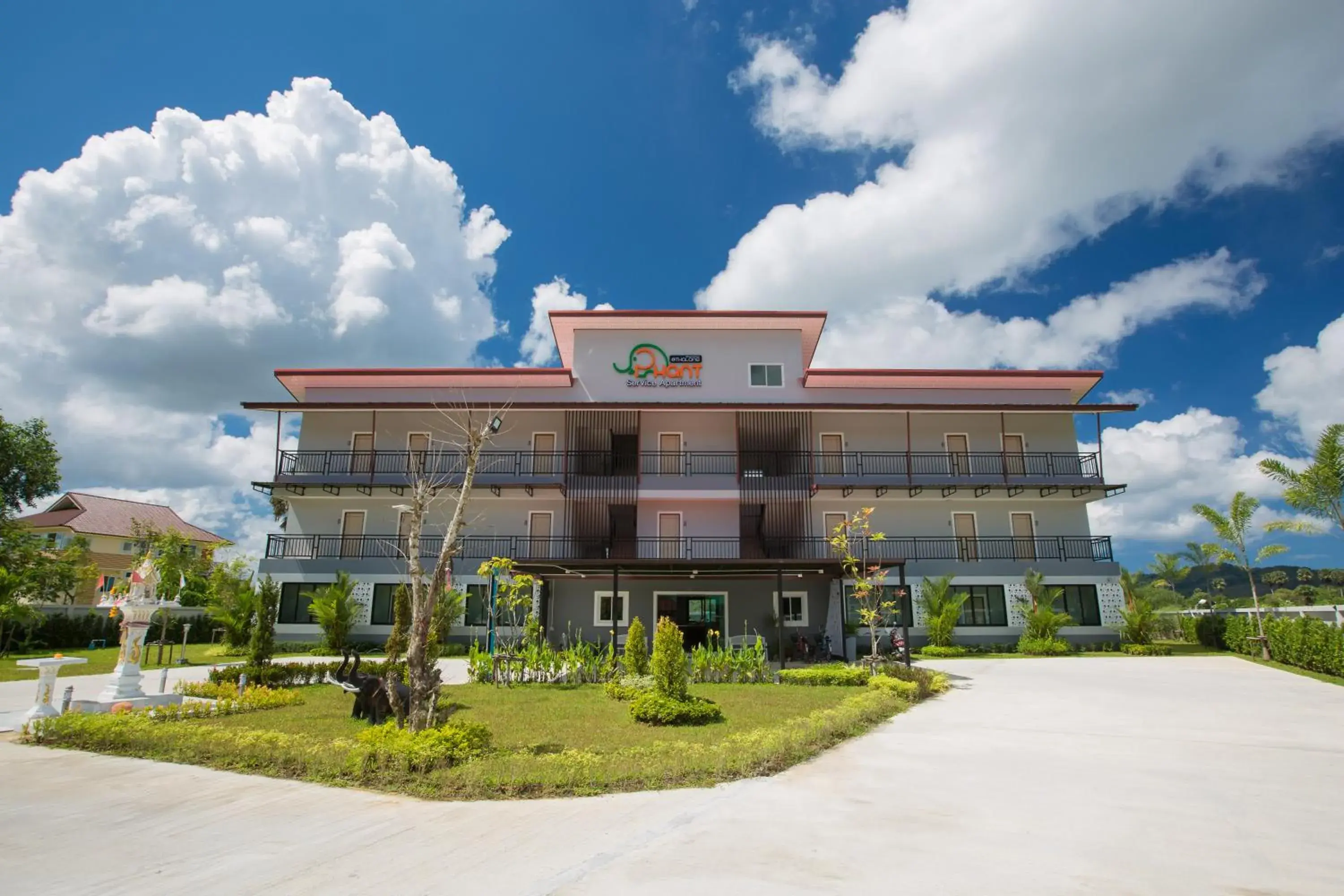 Property building in Phant at Thalang Service Apartment Property building in Phant at Thalang Service Apartment