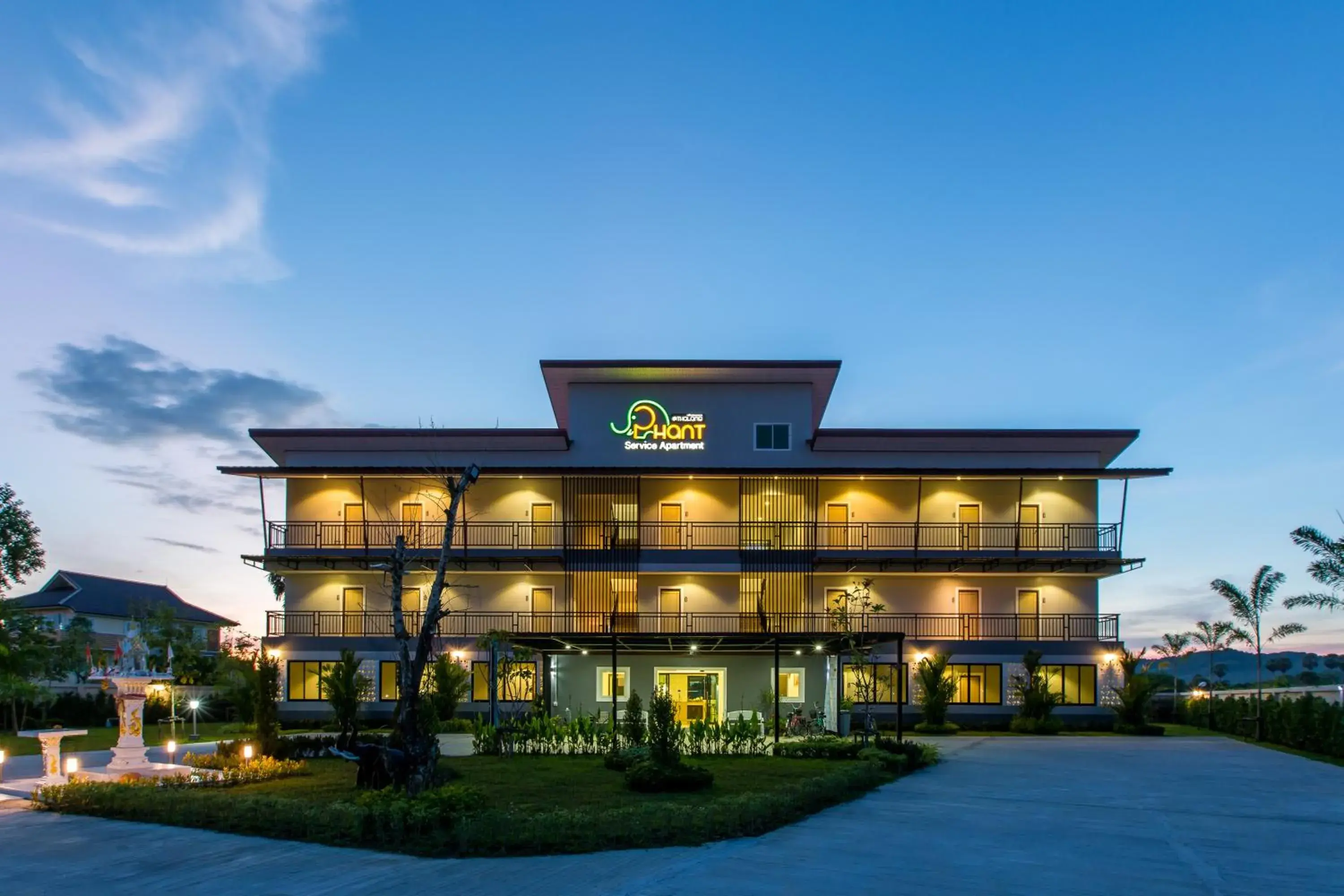 Property building in Phant at Thalang Service Apartment Property building in Phant at Thalang Service Apartment