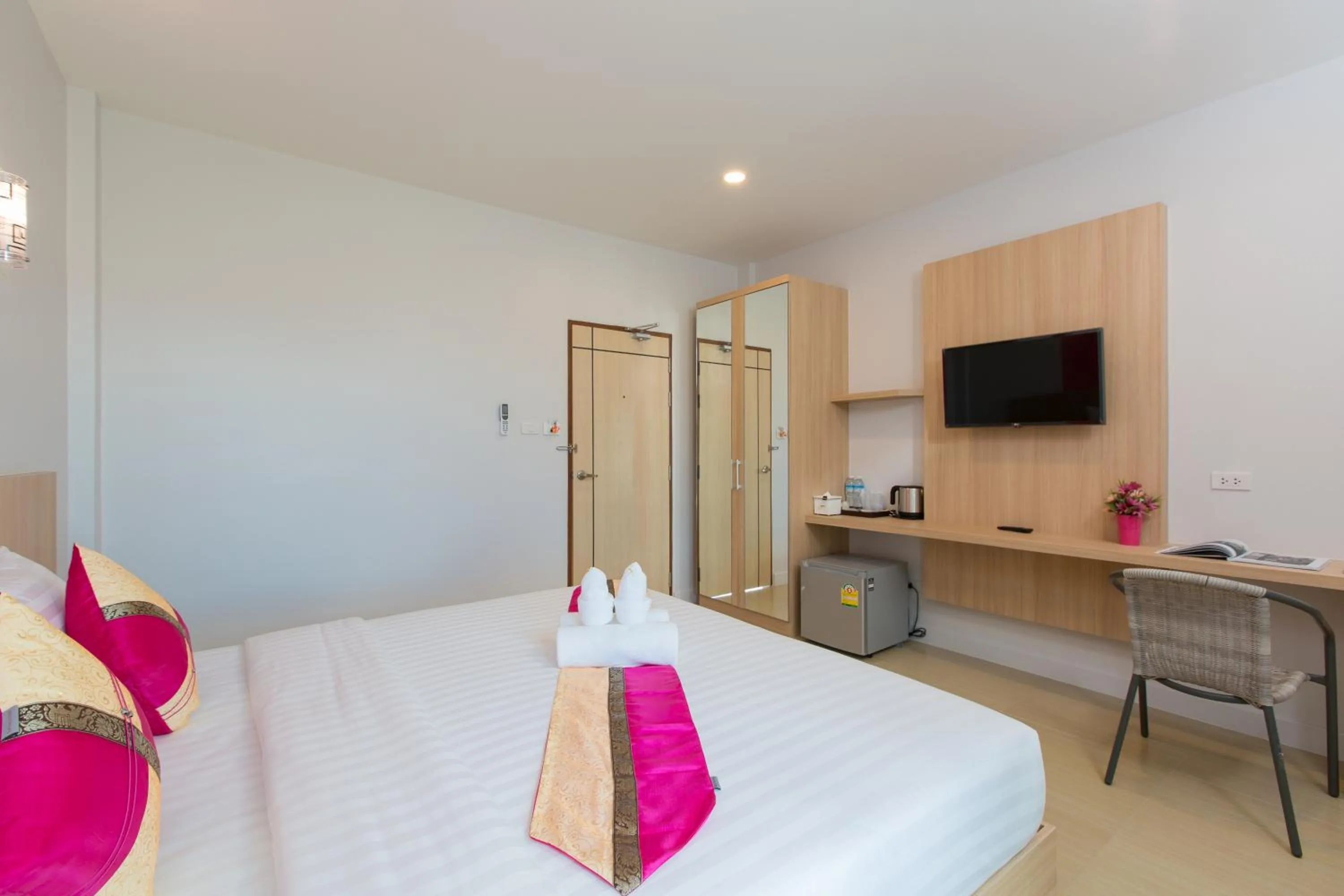 Bed in Phant at Thalang Service Apartment