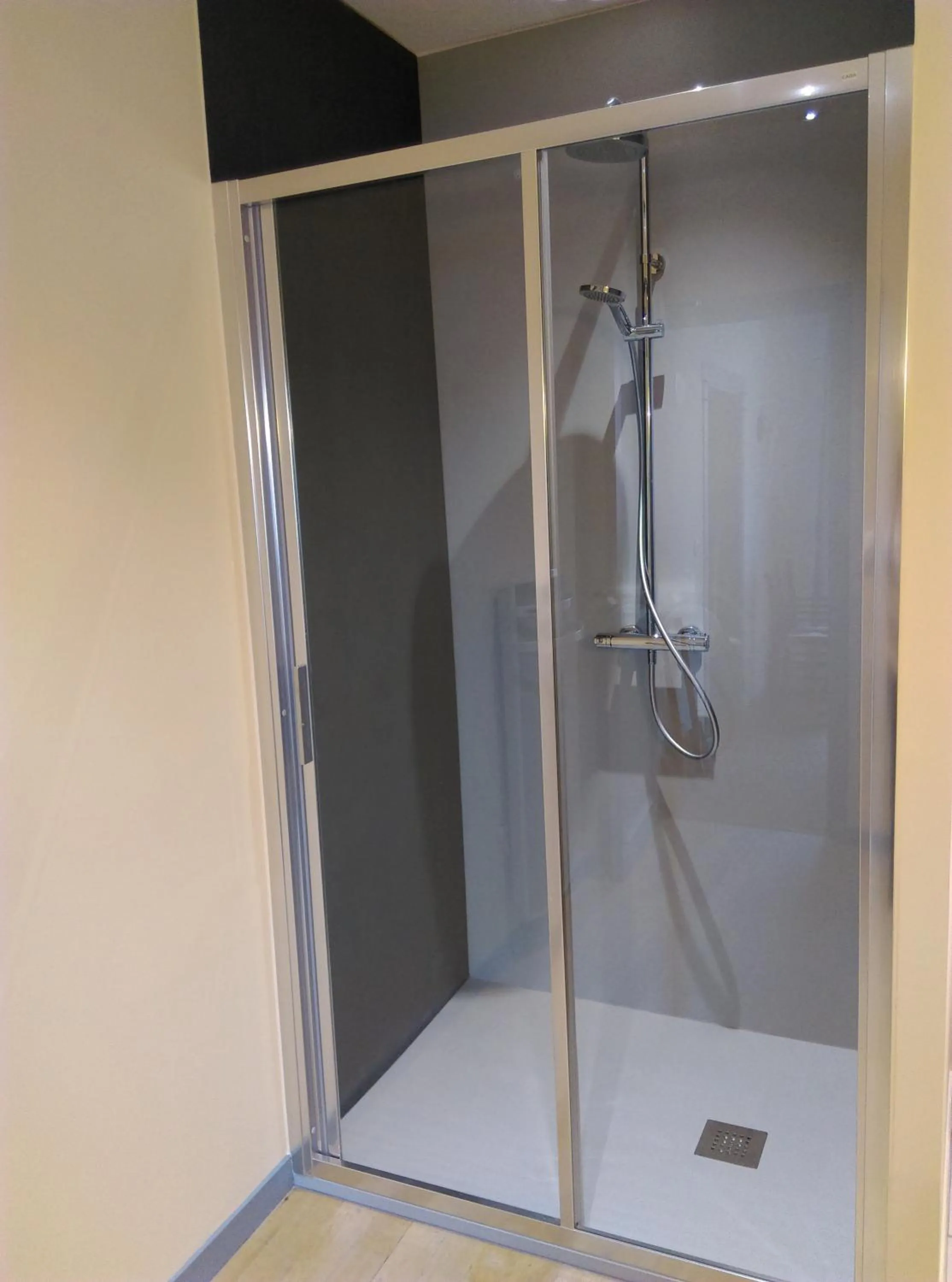 Shower in Ode au Bonheur St Georges sur Cher