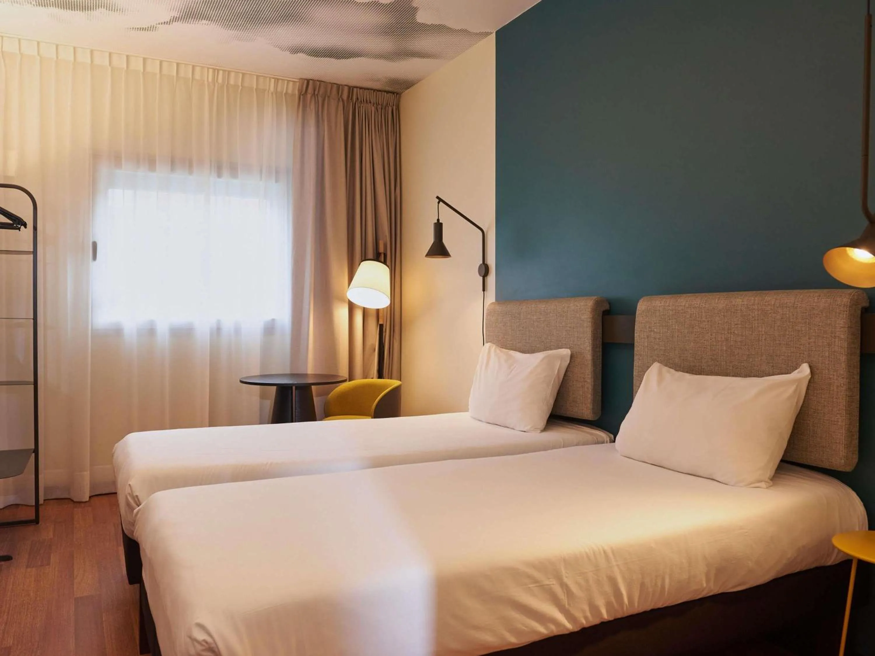 Bedroom, Bed in Ibis Madrid Aeropuerto Barajas