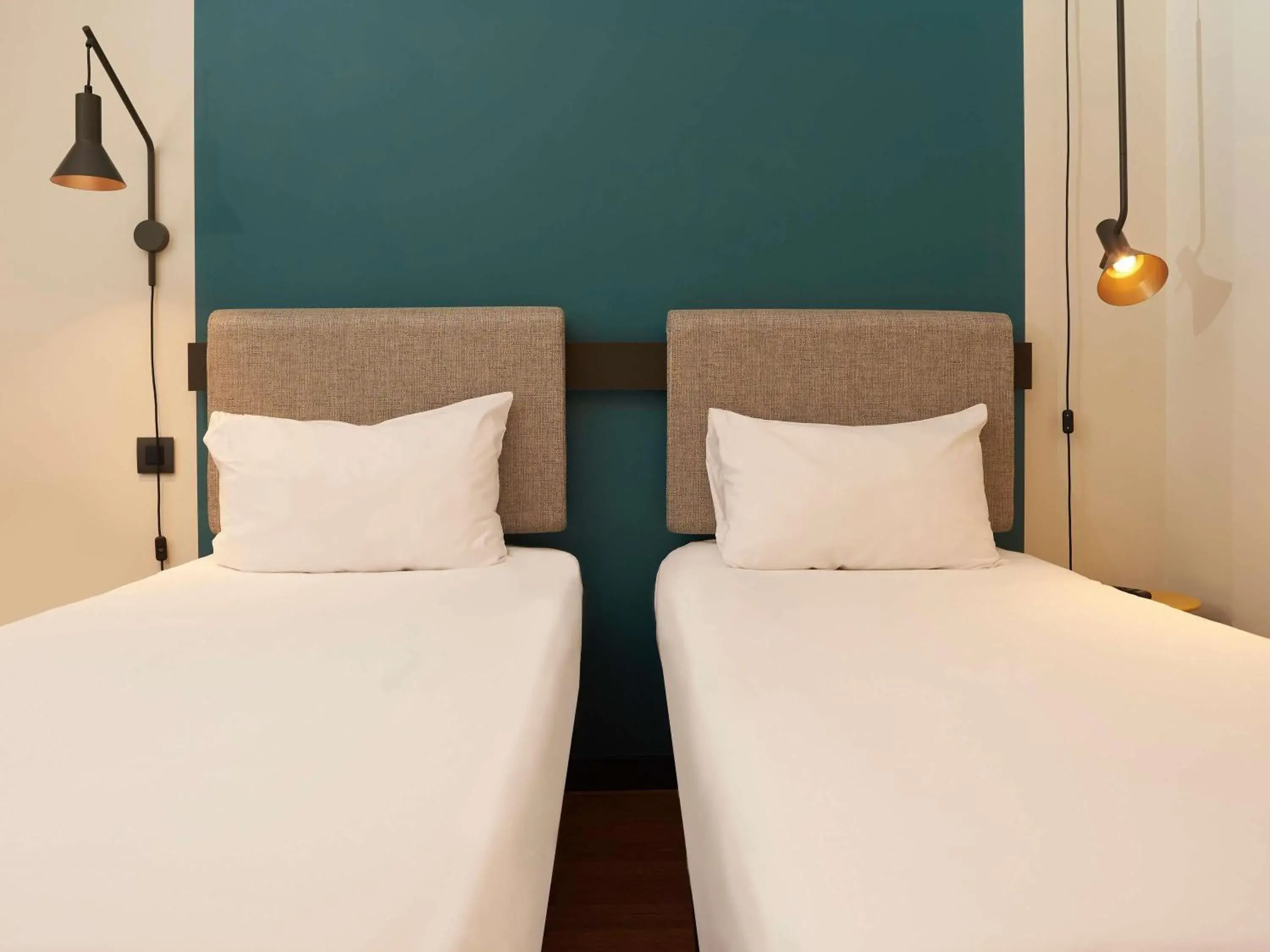 Bedroom, Bed in Ibis Madrid Aeropuerto Barajas Bedroom, Bed in Ibis Madrid Aeropuerto Barajas