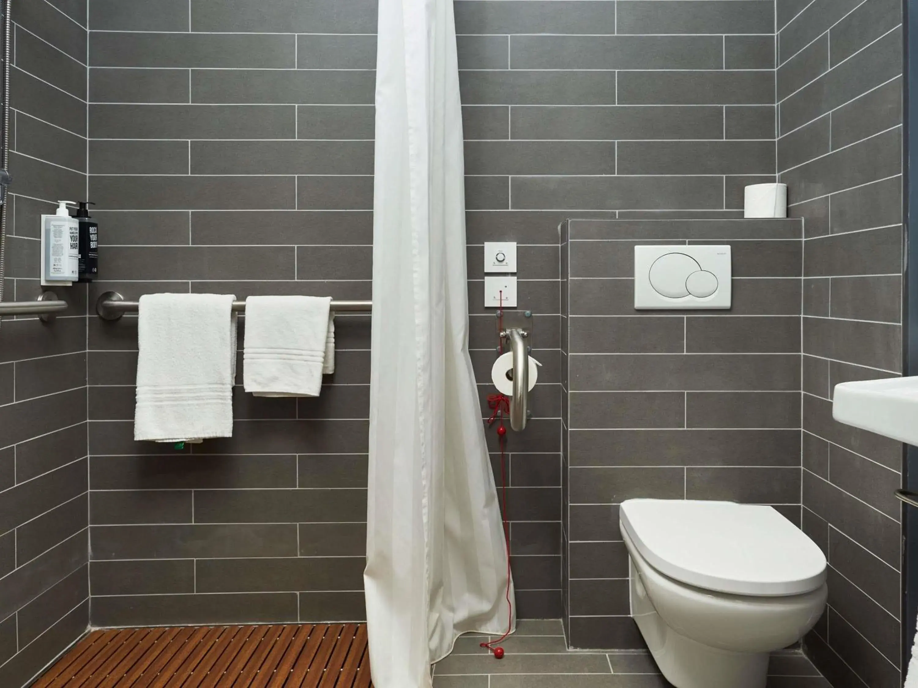 Bedroom in Ibis Madrid Aeropuerto Barajas Bedroom in Ibis Madrid Aeropuerto Barajas