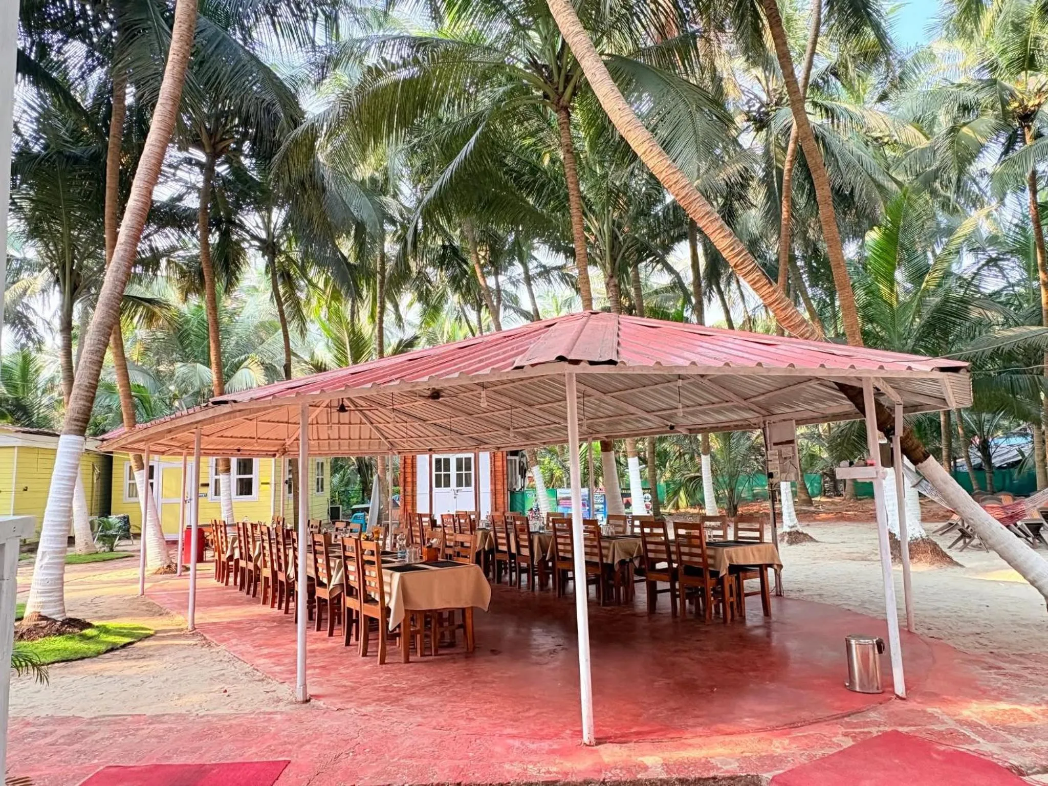 Restaurant/places to eat in Samant Beach Resort