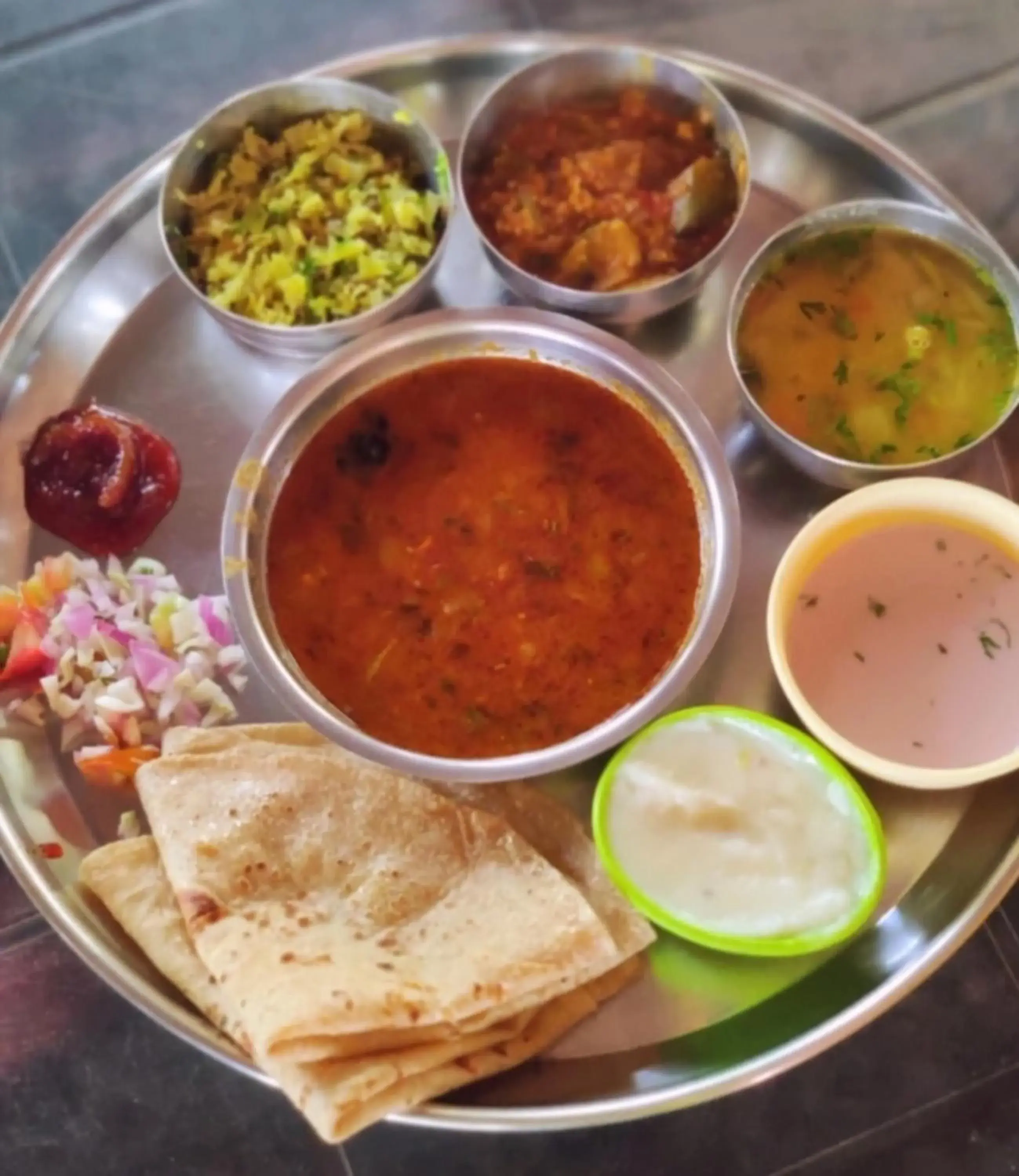 Food and drinks in Samant Beach Resort Food and drinks in Samant Beach Resort