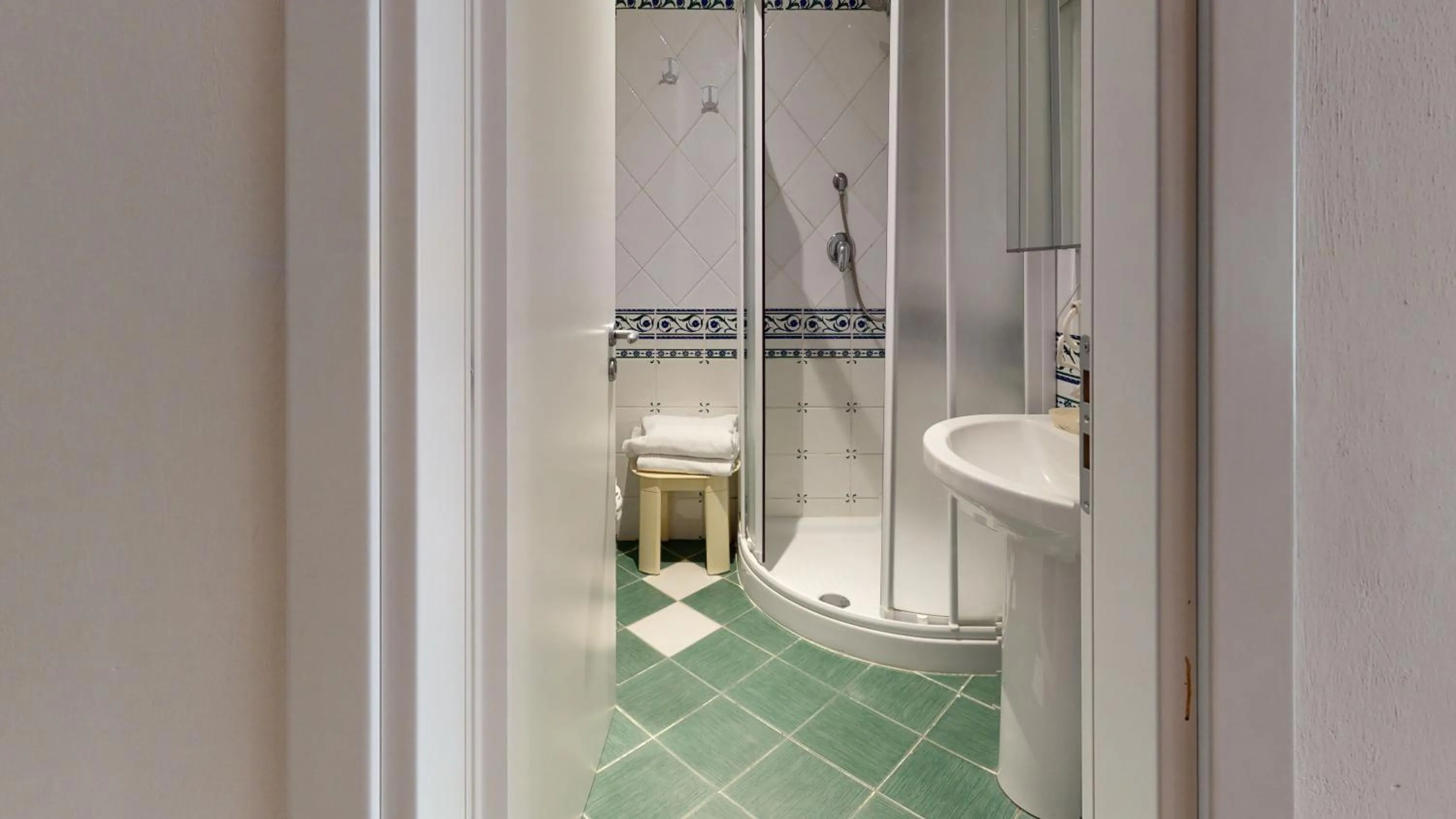 Shower in Hotel Zunino