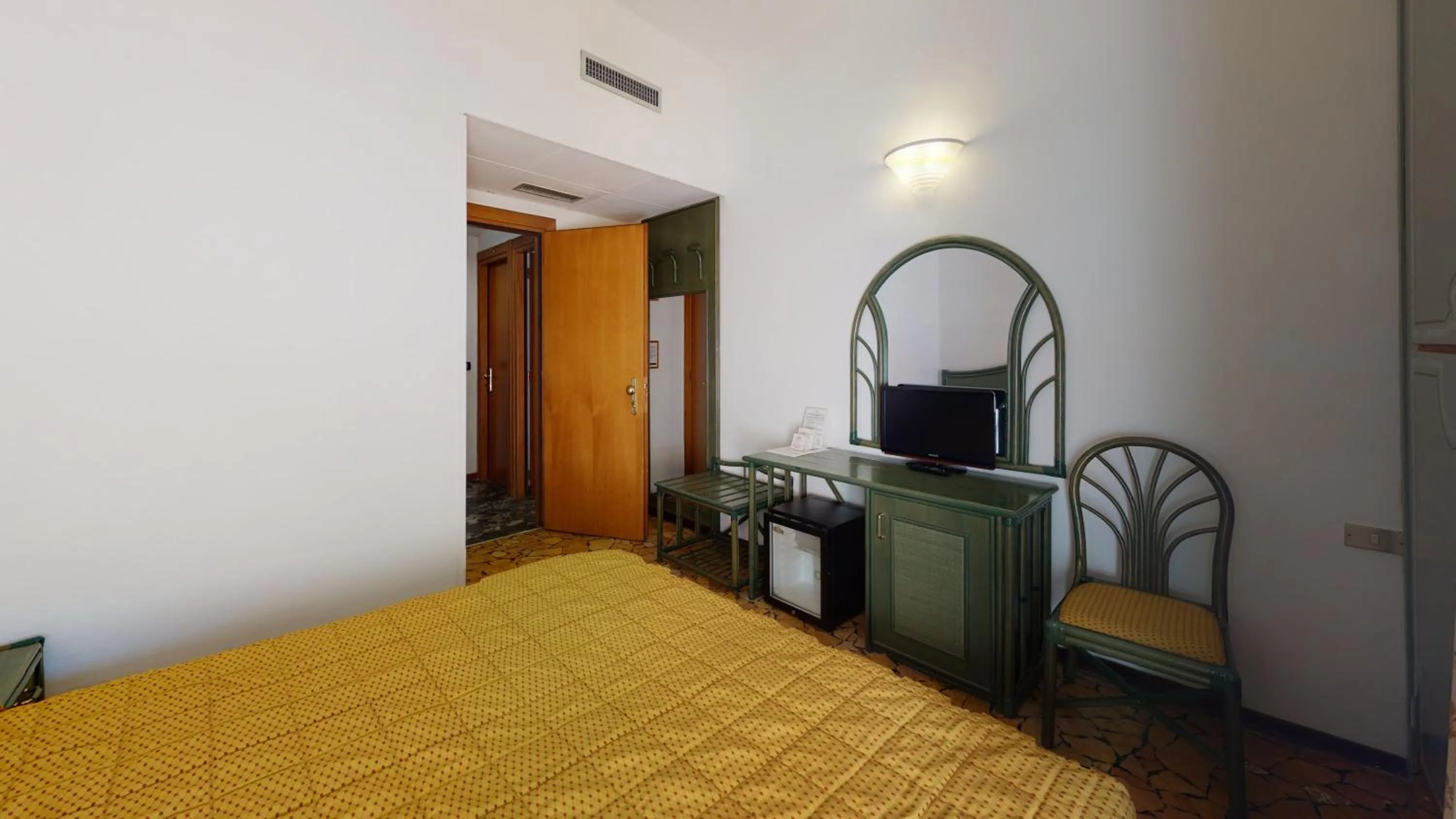 Photo of the whole room, Bed in Hotel Zunino