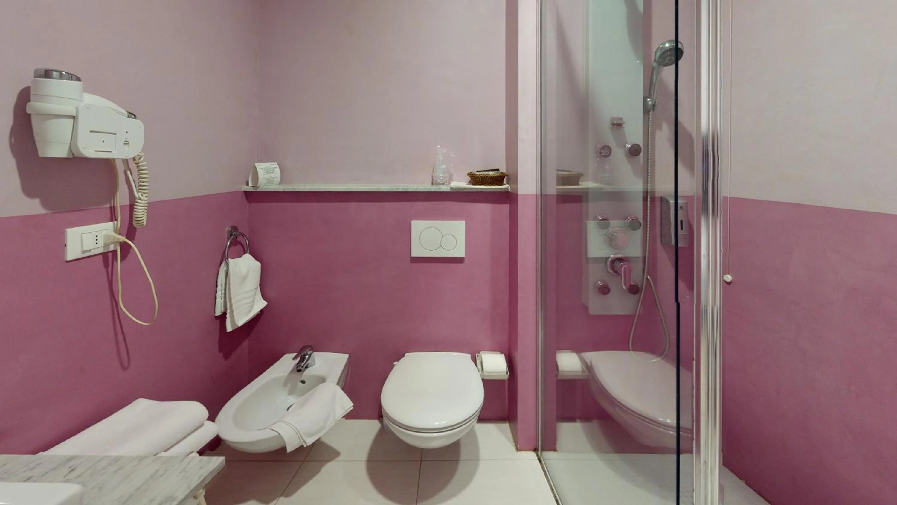 Shower in Hotel Zunino