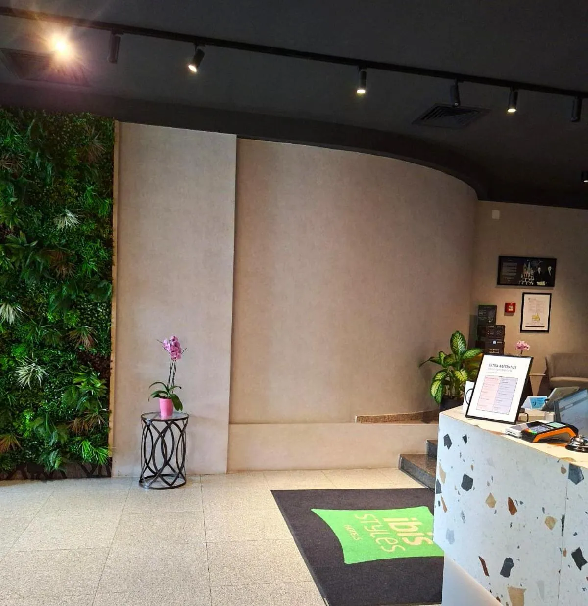 Lobby or reception in ibis Styles Pitesti Arges