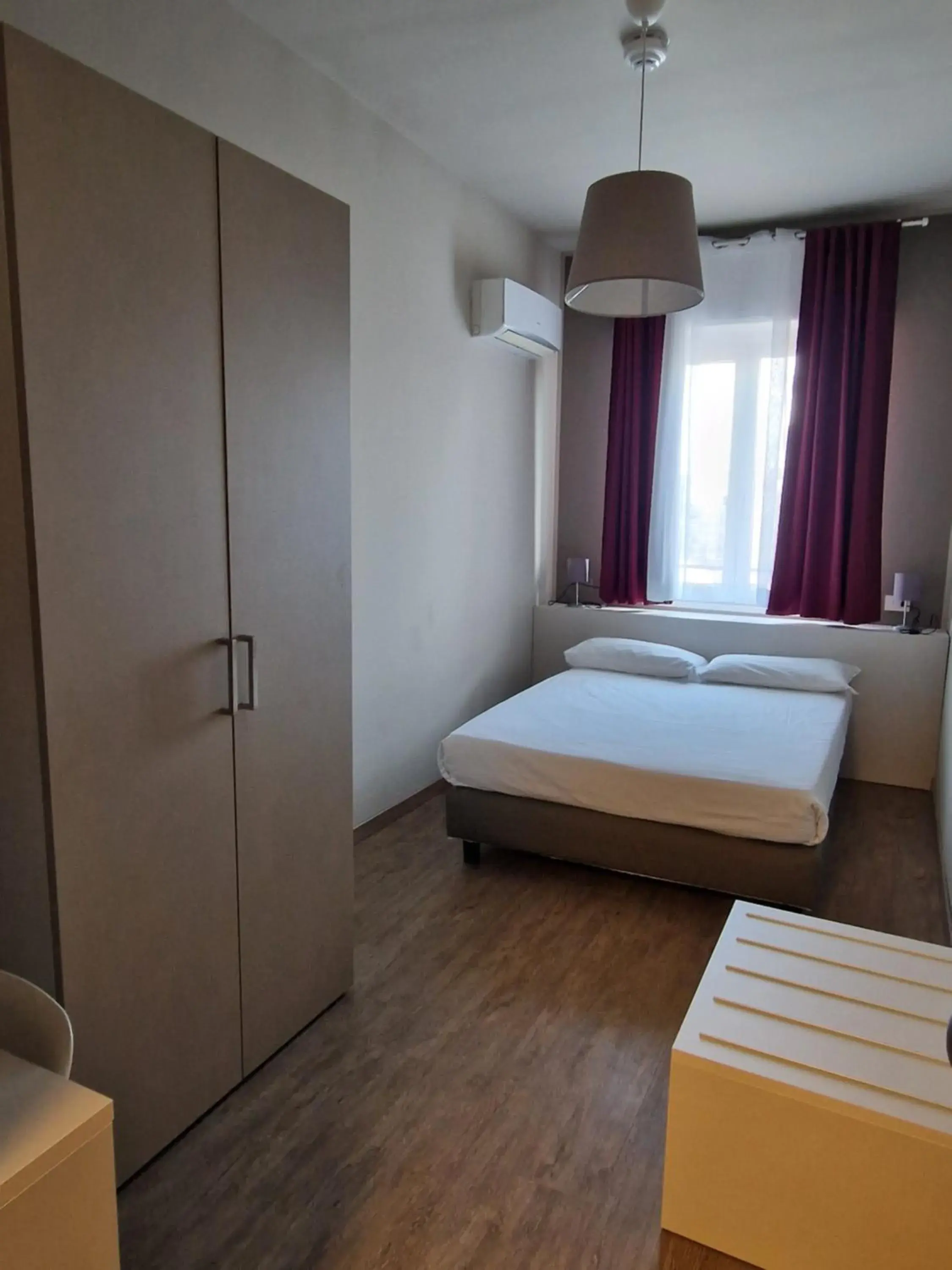 Superior Queen Room with French Bed in Hotel di Porta Romana Superior Queen Room with French Bed in Hotel di Porta Romana