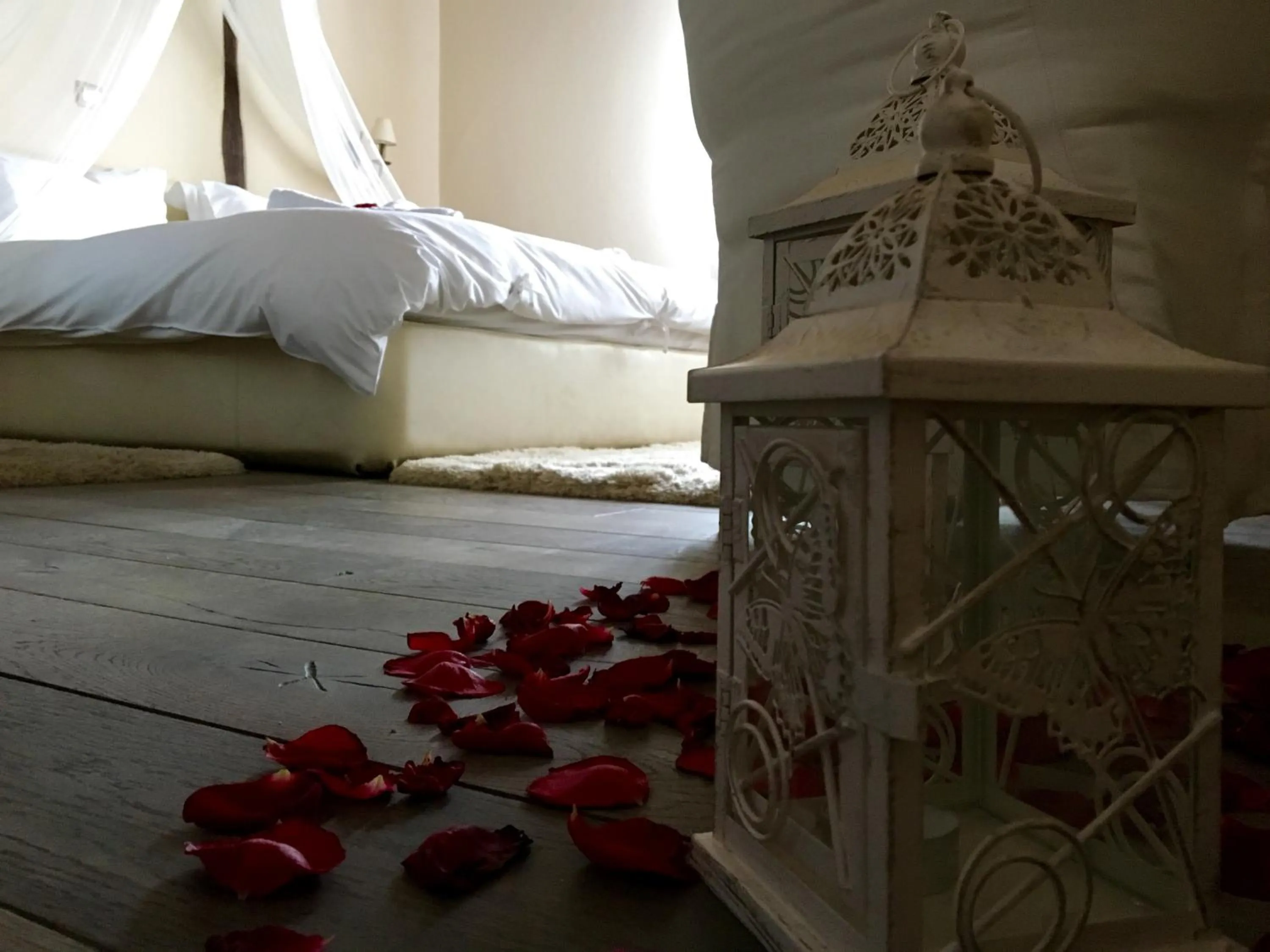 Decorative detail, Bed in Varosi 4 Seasons