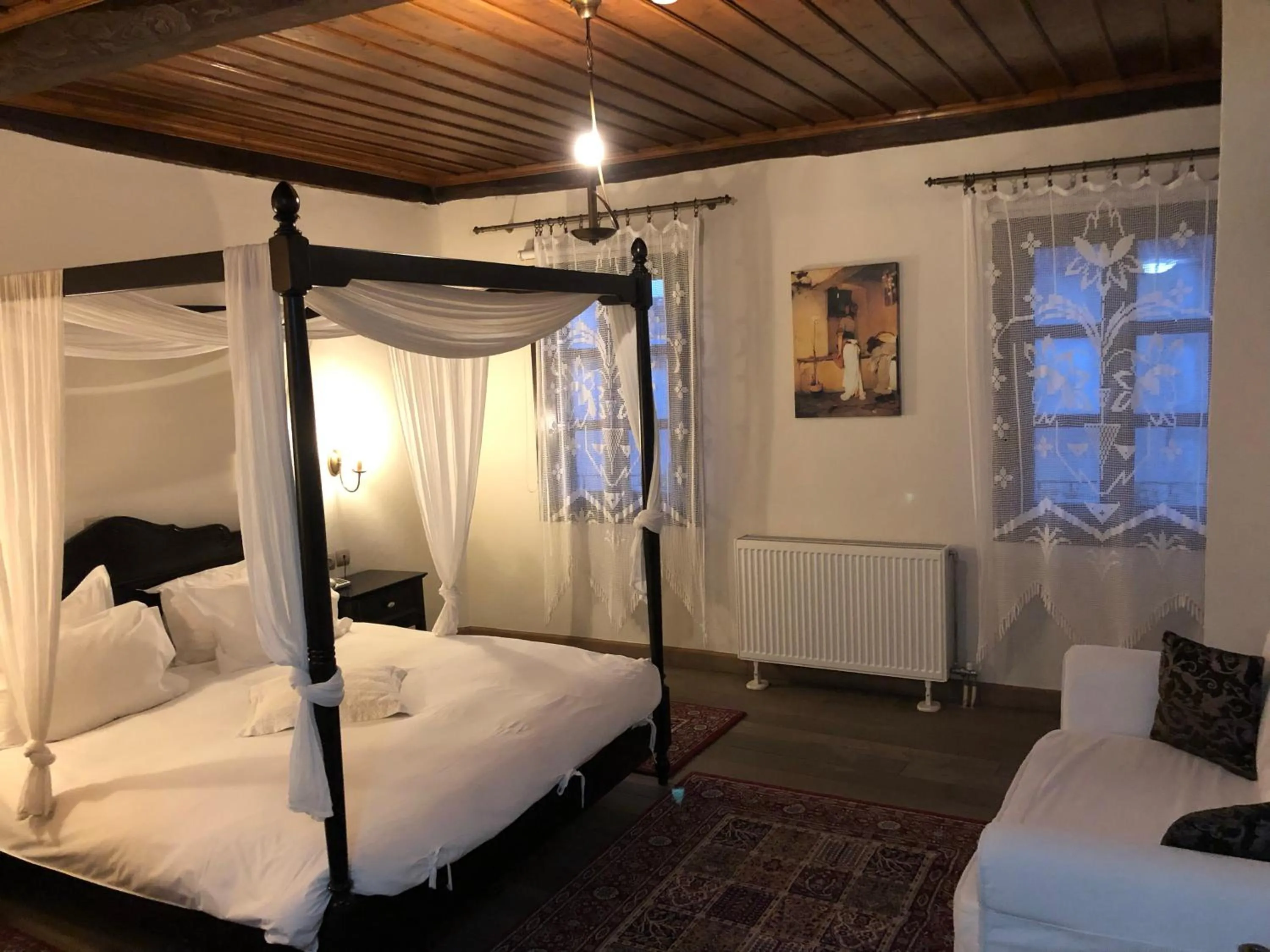 Photo of the whole room, Bed in Varosi 4 Seasons