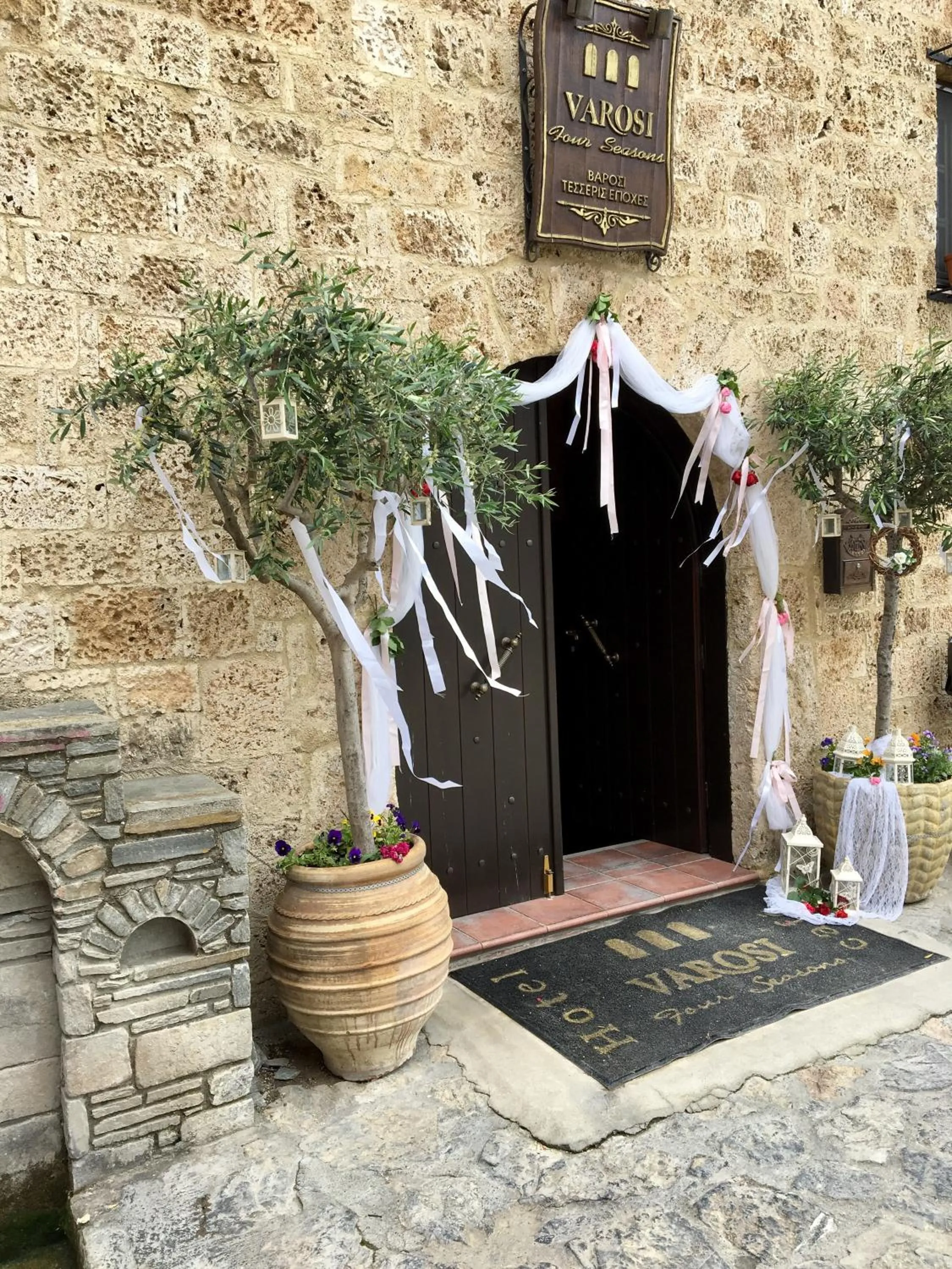 Facade/entrance in Varosi 4 Seasons
