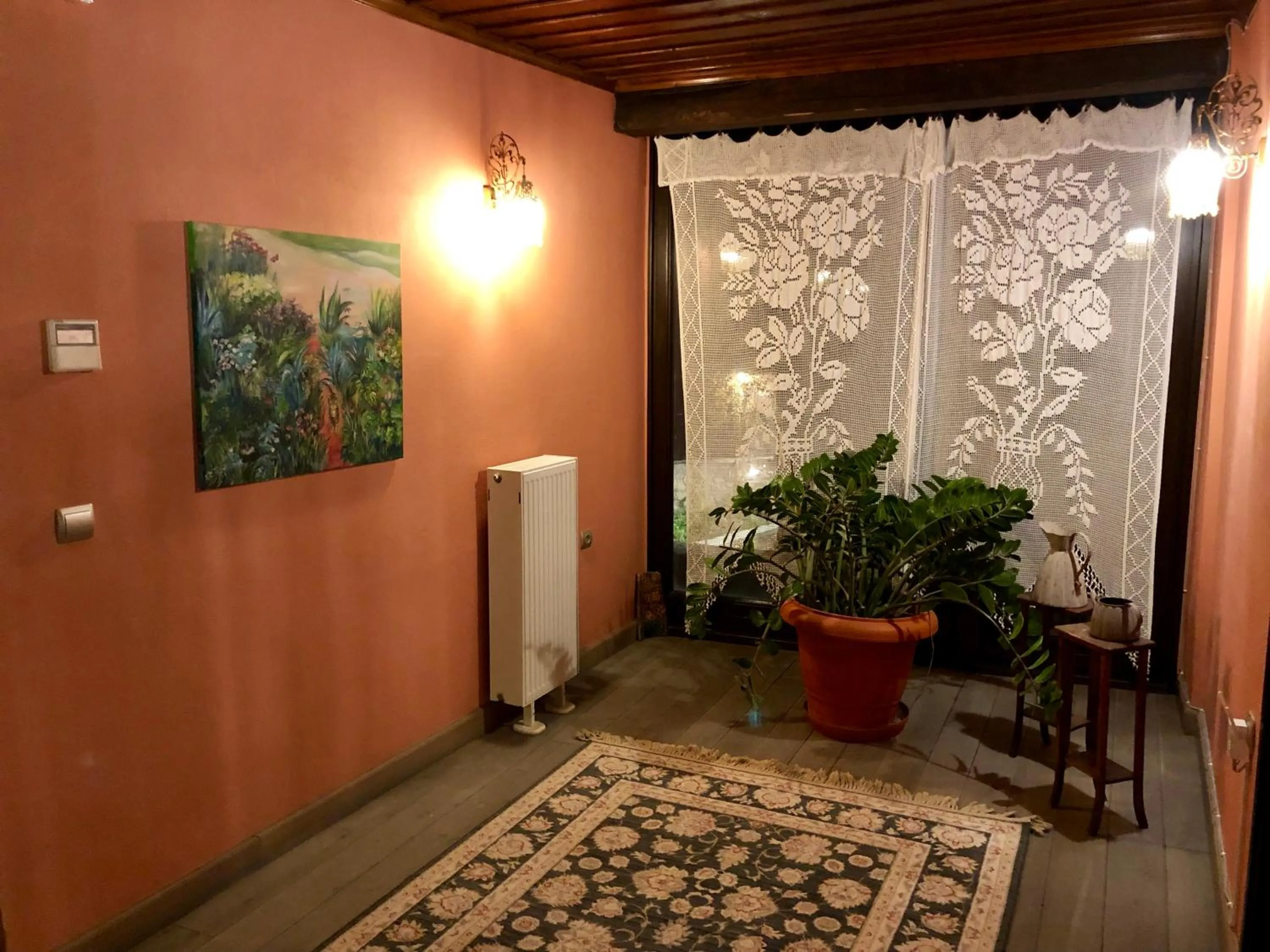 Night in Varosi 4 Seasons