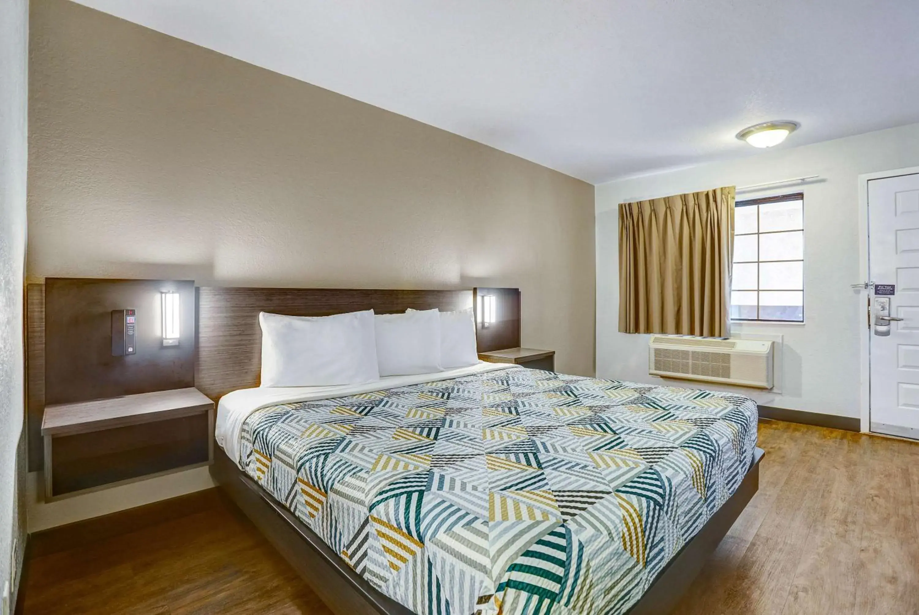 Photo of the whole room, Bed in Motel 6-Amarillo, TX - Airport Photo of the whole room, Bed in Motel 6-Amarillo, TX - Airport