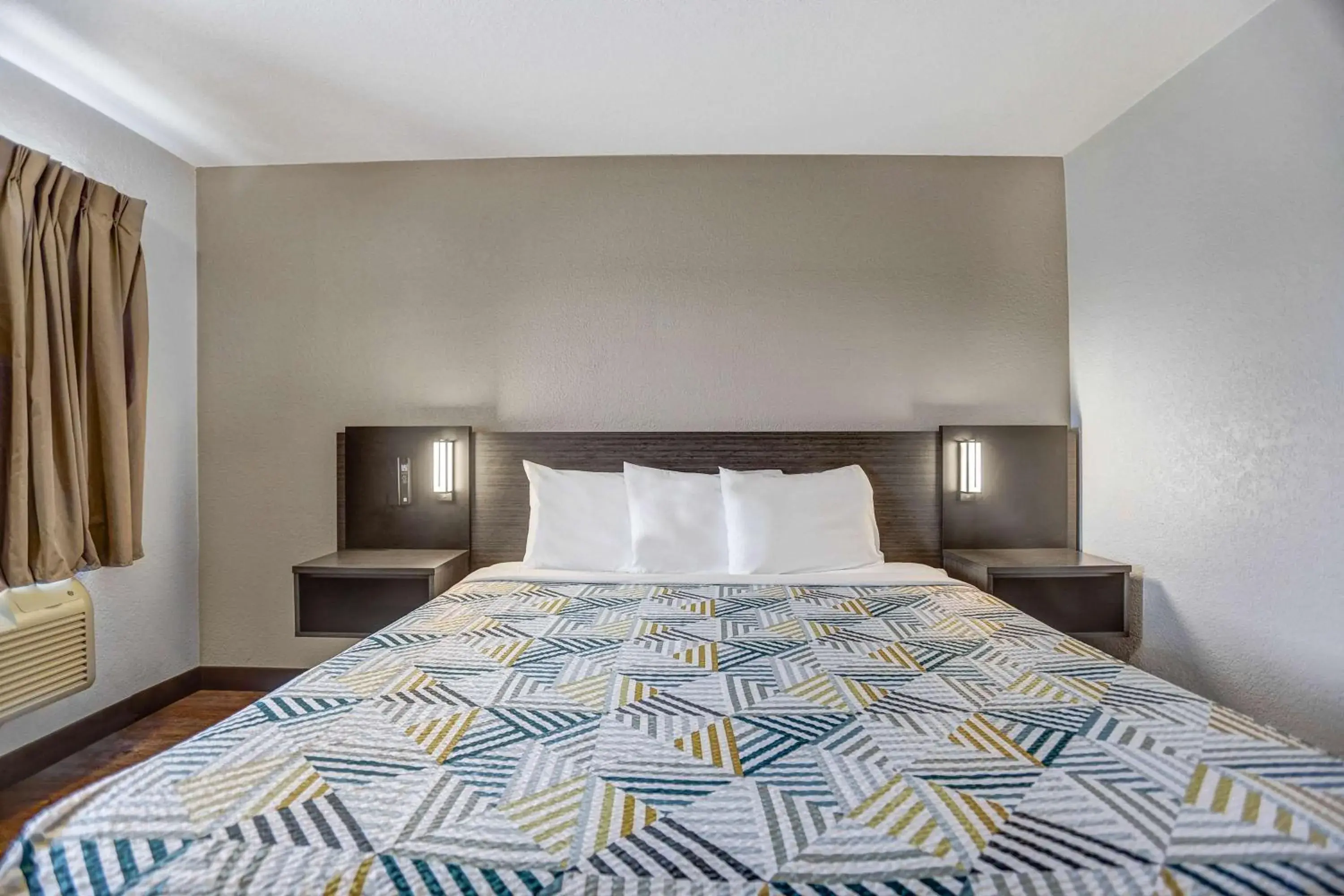 Bedroom, Bed in Motel 6-Amarillo, TX - Airport Bedroom, Bed in Motel 6-Amarillo, TX - Airport