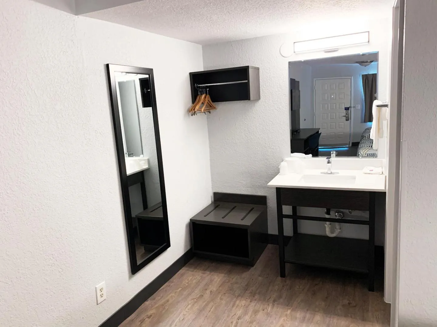 hair dresser in Motel 6-Amarillo, TX - Airport