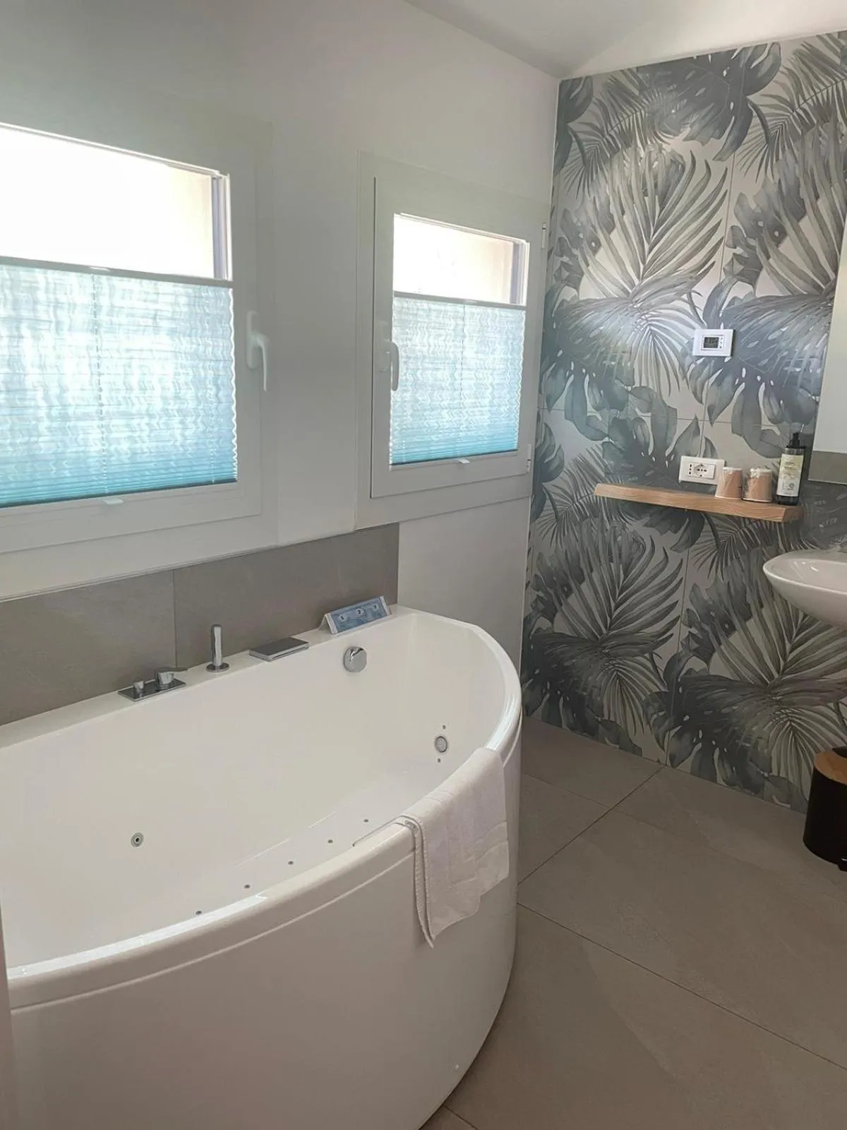 Hot Tub in Hotel Giardino