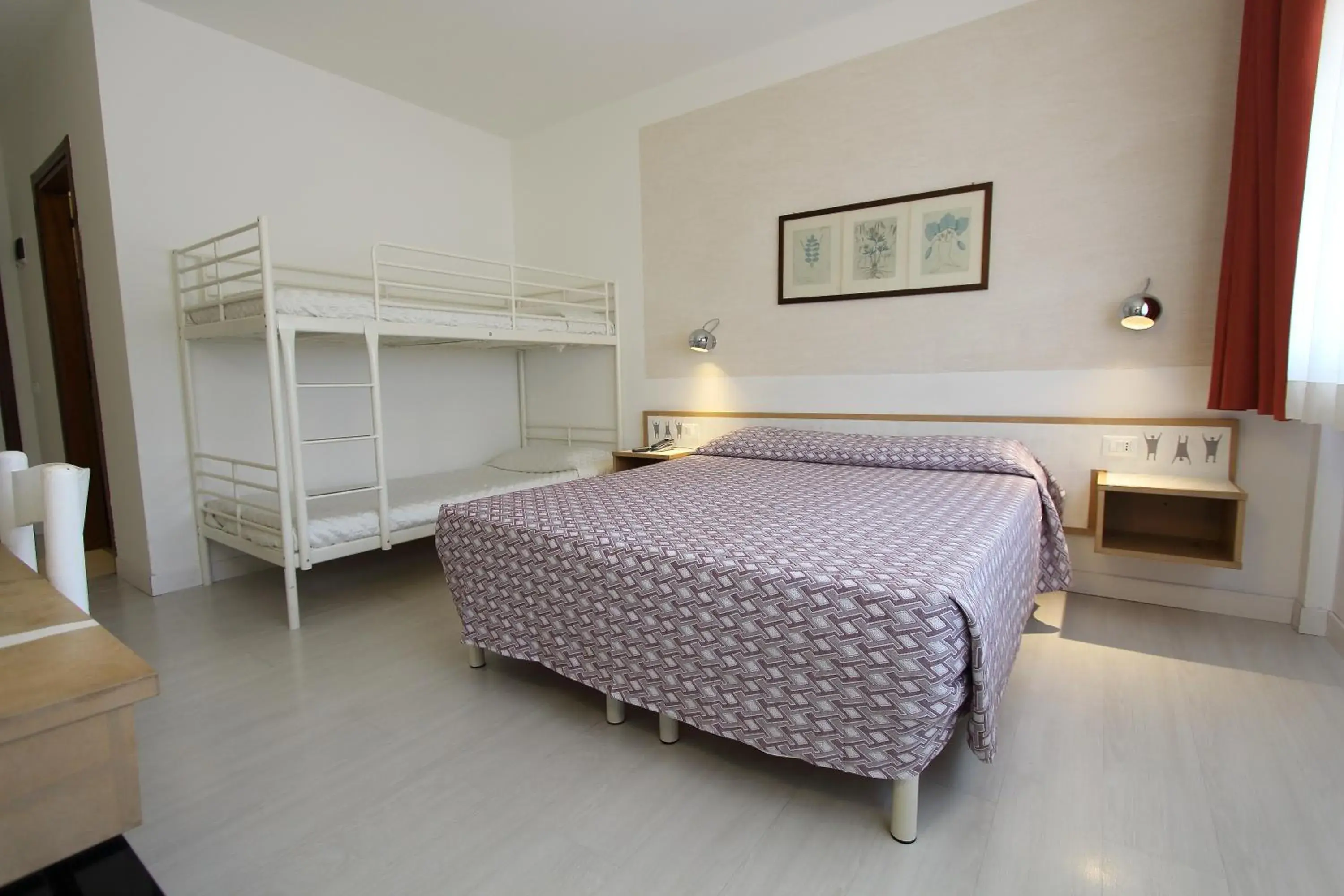 Quadruple Room with Private Bathroom in Hotel Giardino Quadruple Room with Private Bathroom in Hotel Giardino