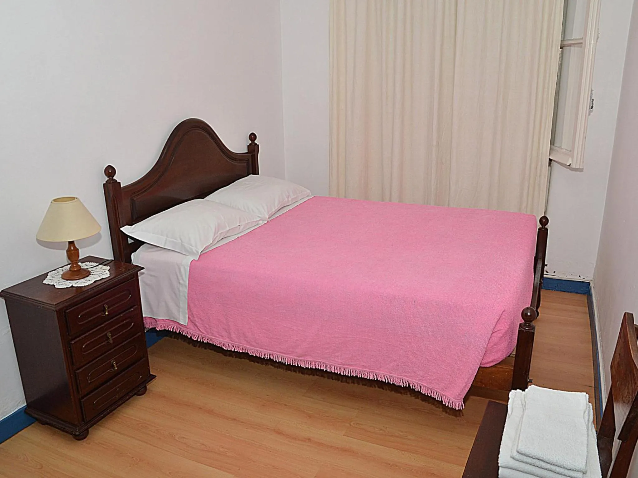 Photo of the whole room in Pensao Astoria