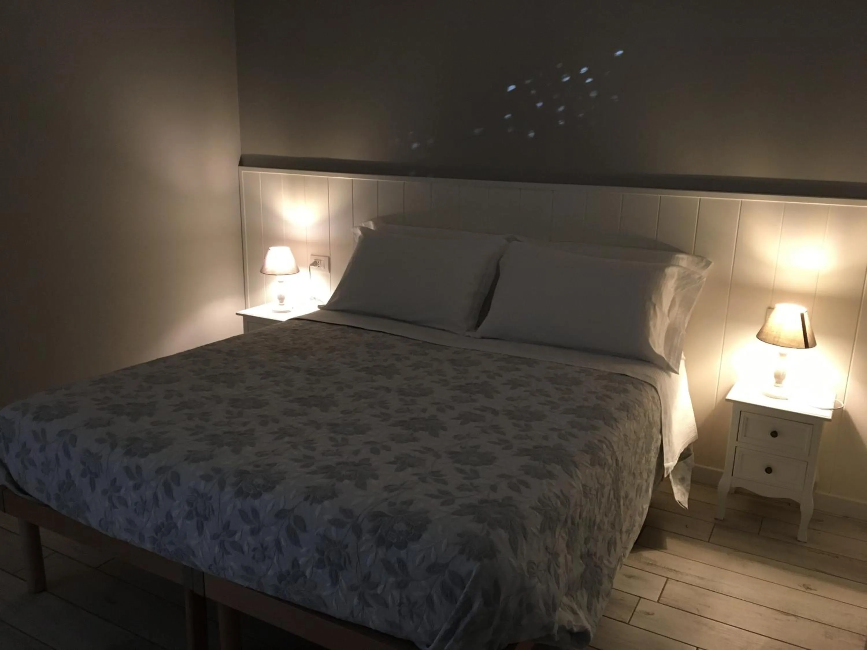 Night, Bed in La Terrazza sul Naviglio B&B