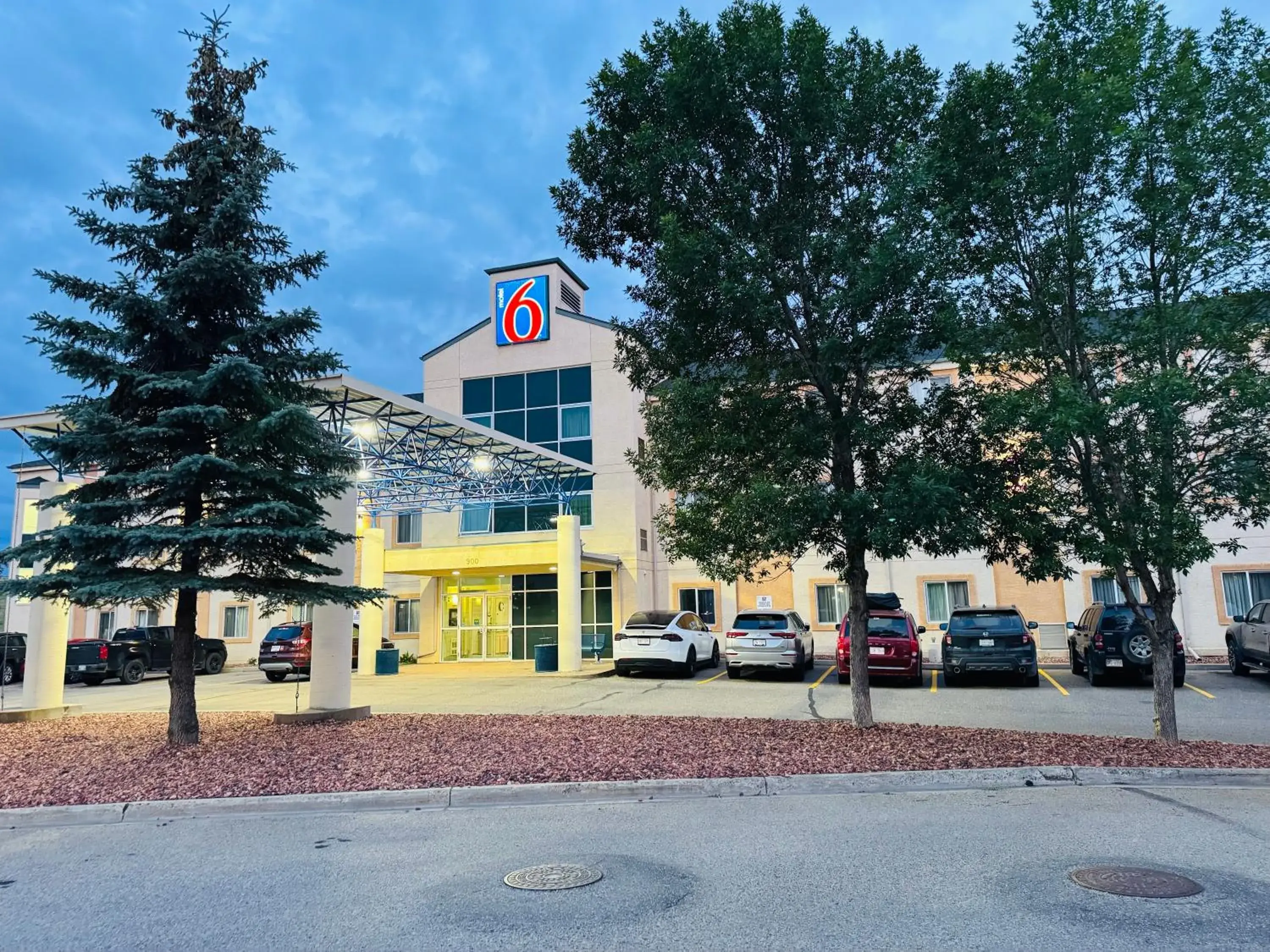 Property building in Motel 6-Red Deer, AB Property building in Motel 6-Red Deer, AB