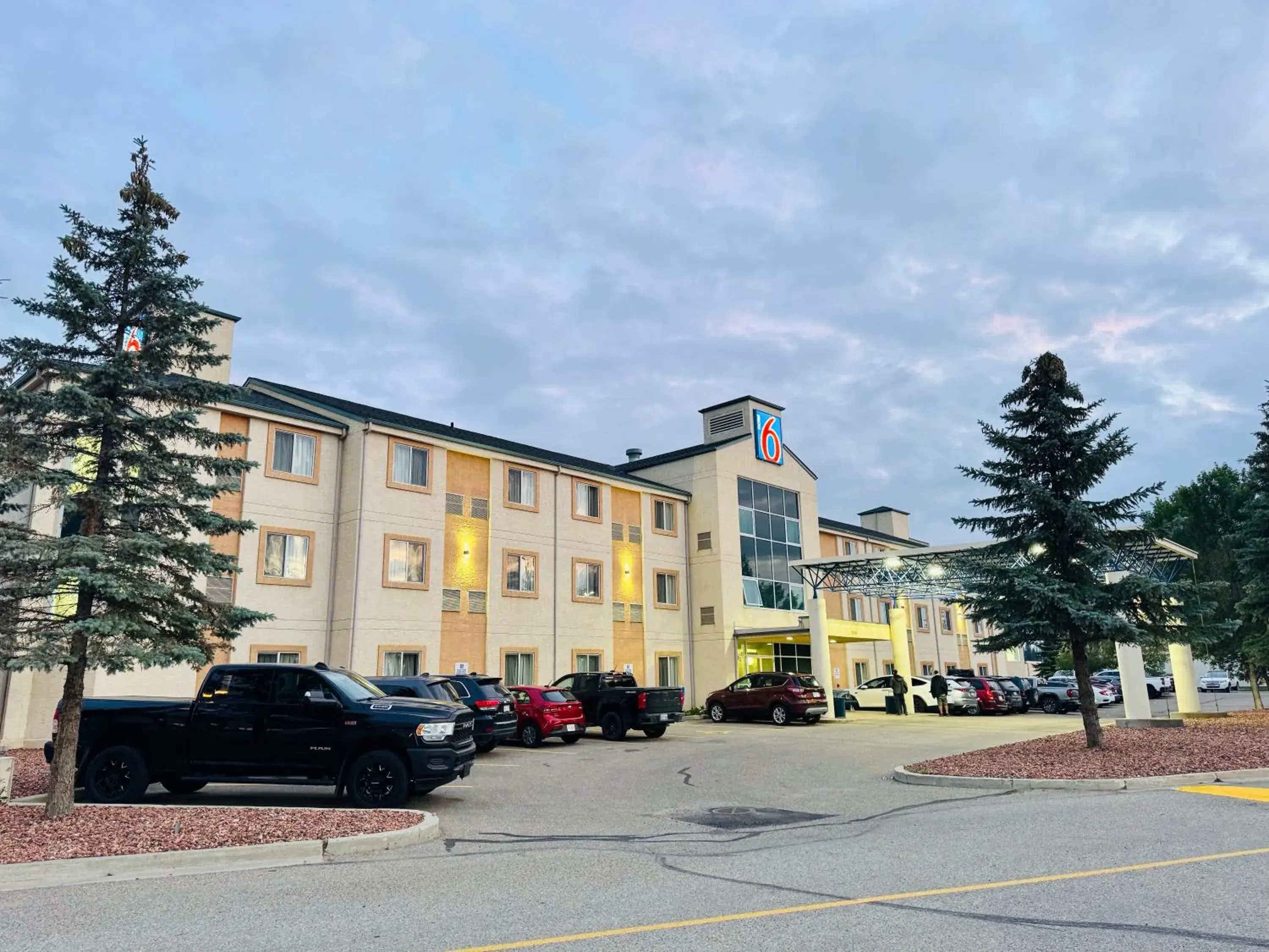 Property building in Motel 6-Red Deer, AB Property building in Motel 6-Red Deer, AB