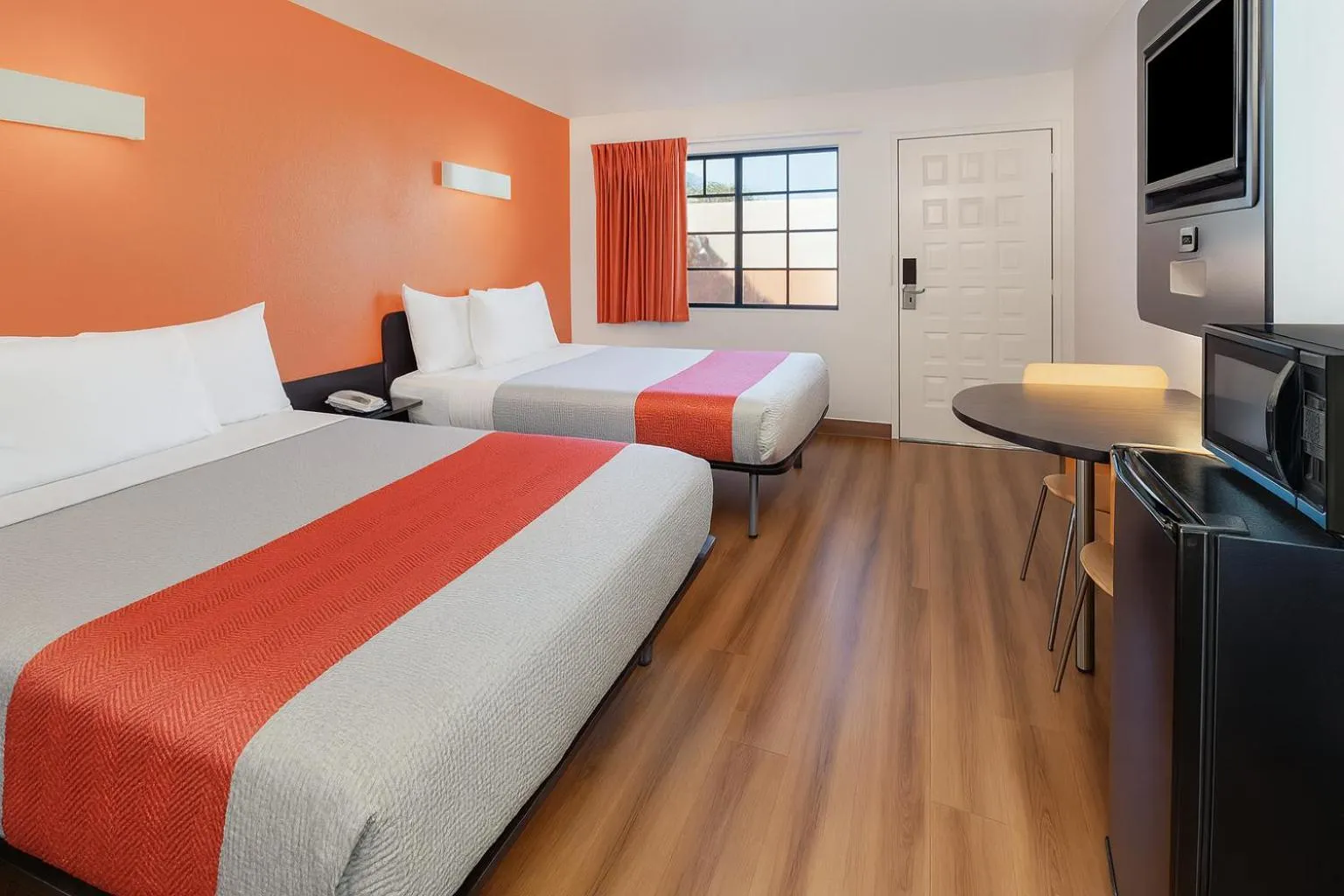 Bedroom, Bed in Motel 6-Thousand Oaks, CA