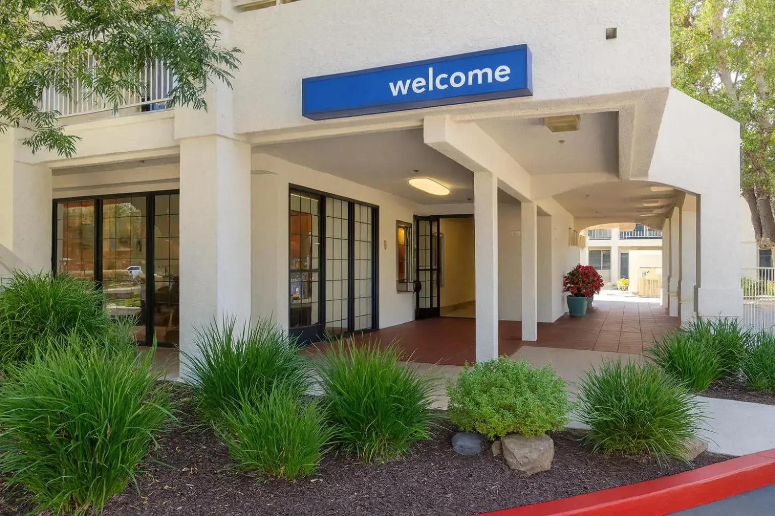 Property building in Motel 6-Thousand Oaks, CA Property building in Motel 6-Thousand Oaks, CA
