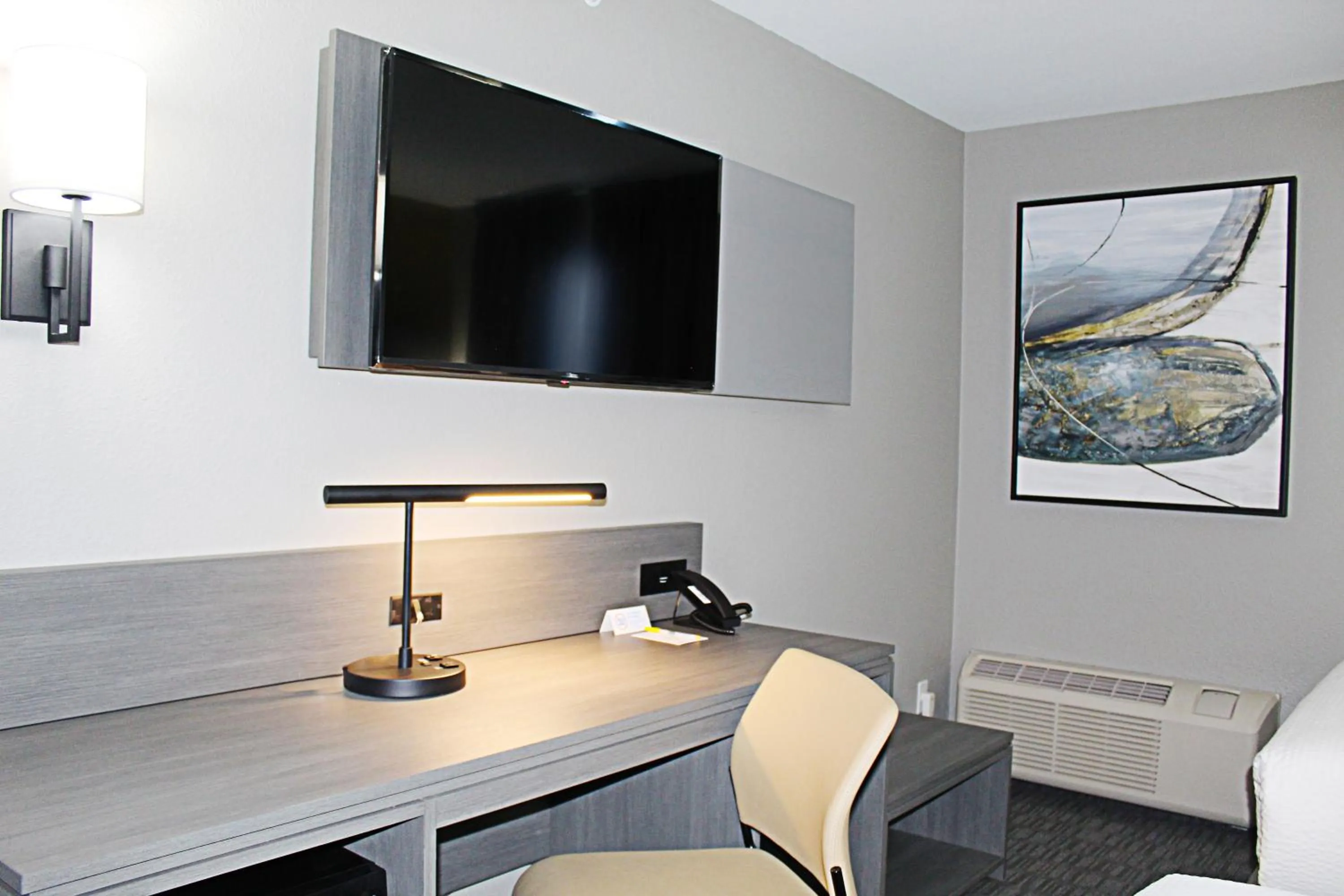 TV and multimedia in Days Inn by Wyndham Stony Plain