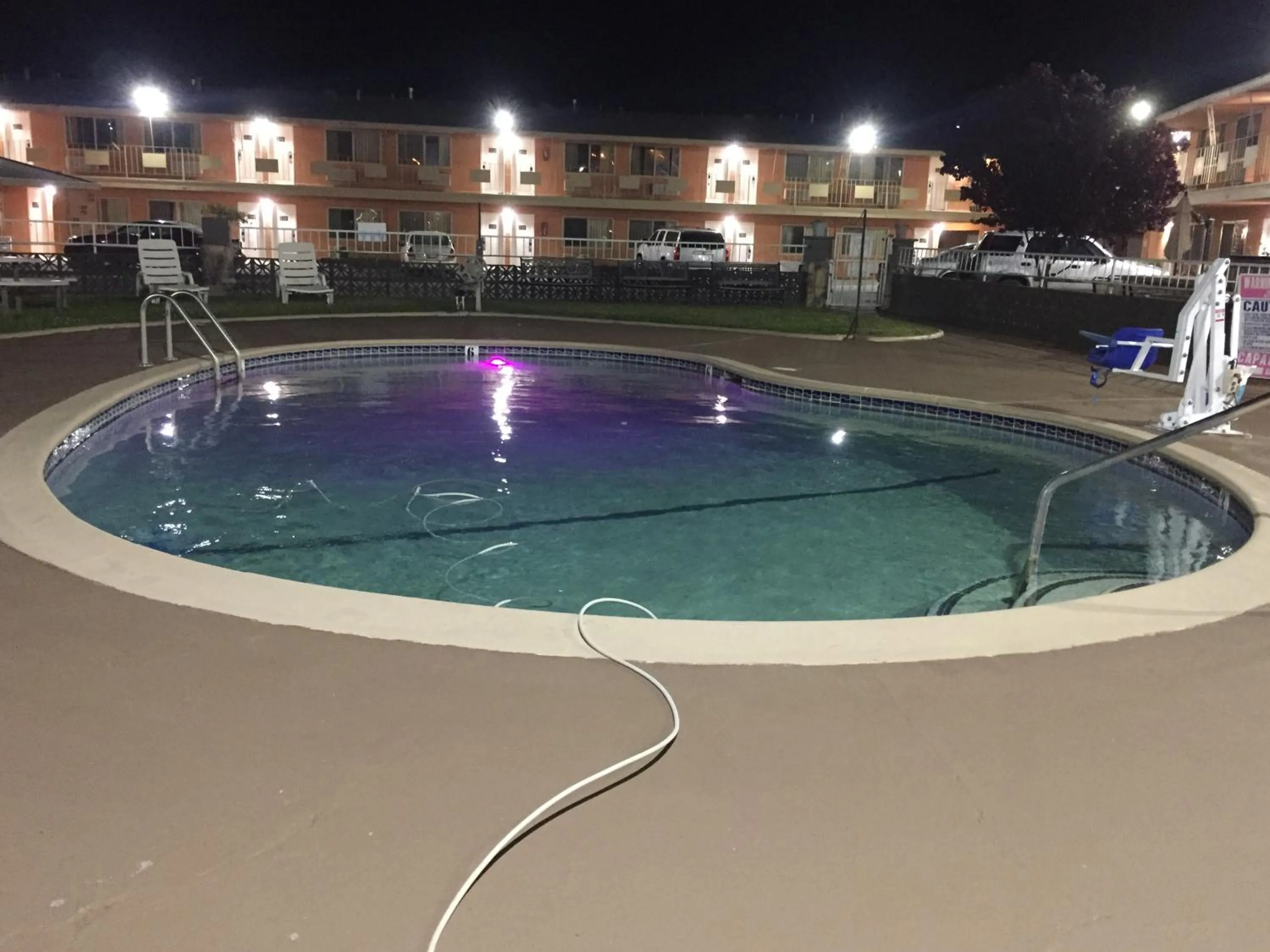 Swimming Pool in Americas Best Value Inn Red Bluff