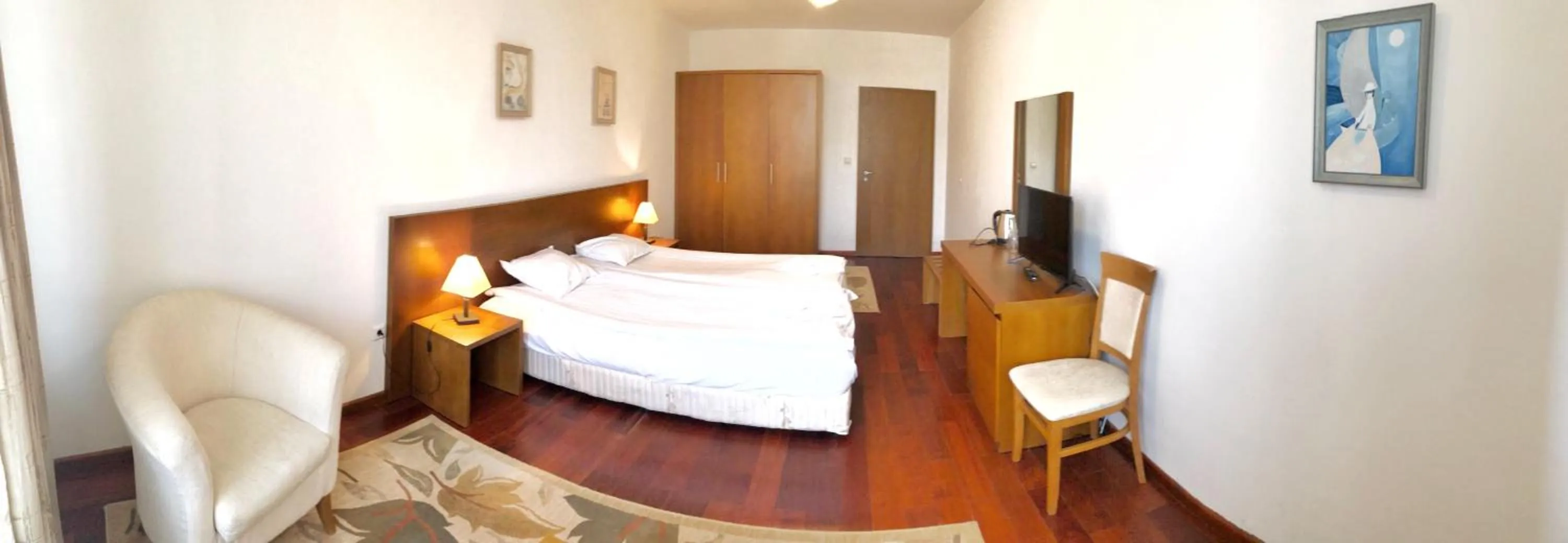 Bed in Bellevue Residence Apartments