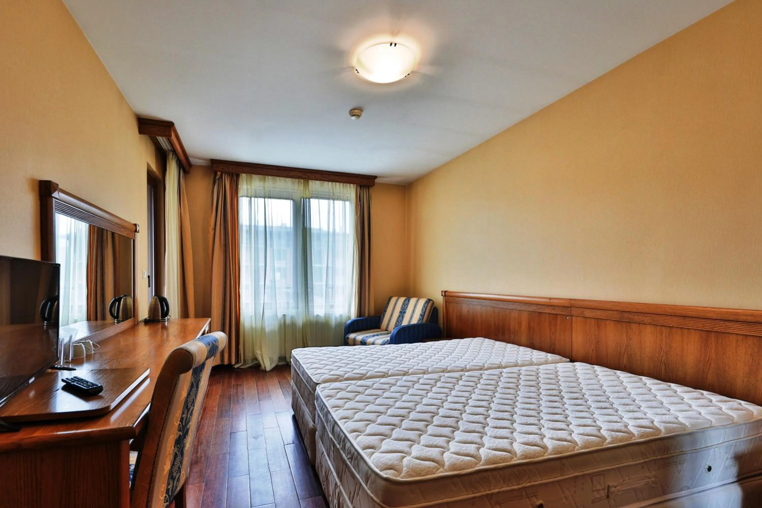 Bedroom, Bed in Bellevue Residence Apartments