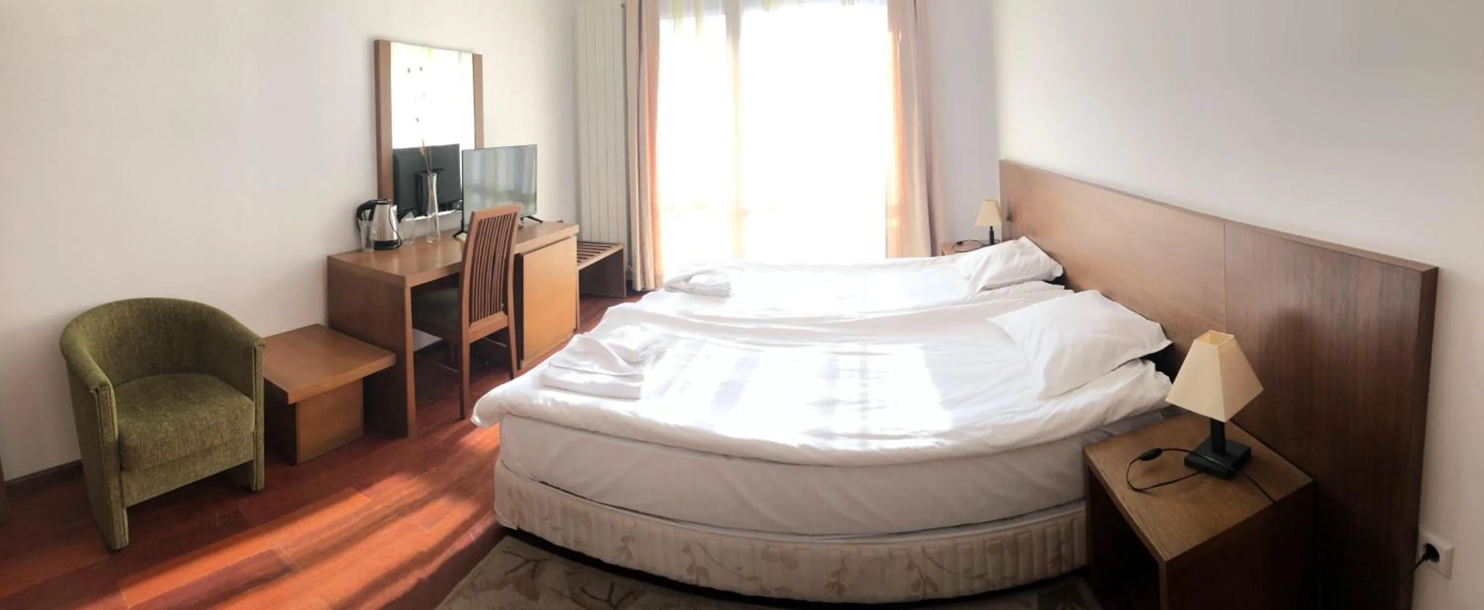 Bed in Bellevue Residence Apartments