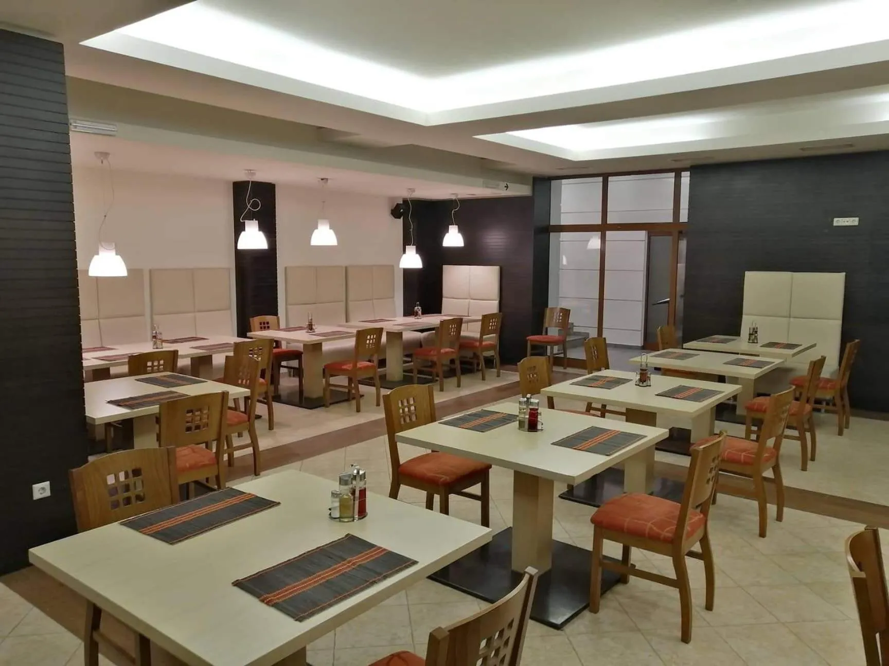 Restaurant/places to eat in Bellevue Residence Apartments