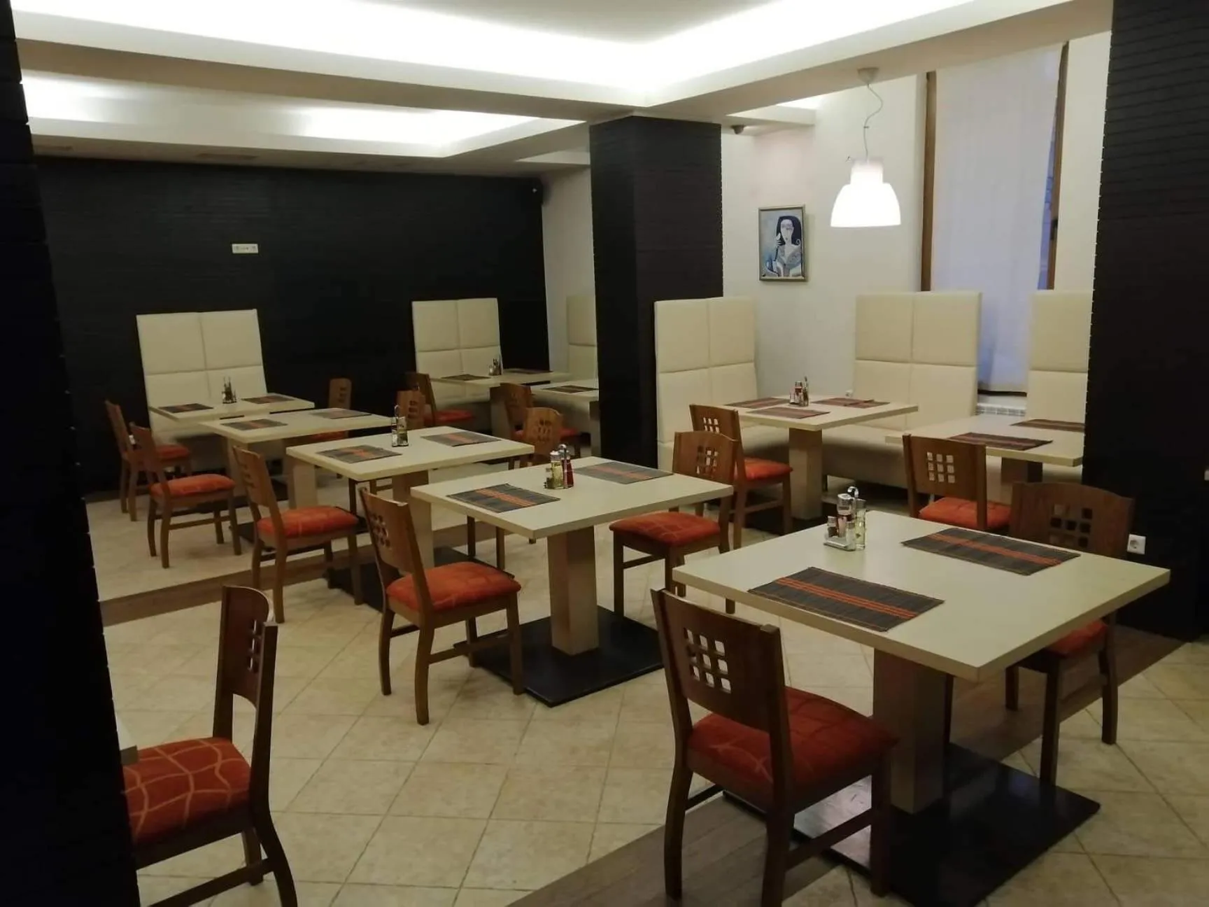 Restaurant/places to eat in Bellevue Residence Apartments