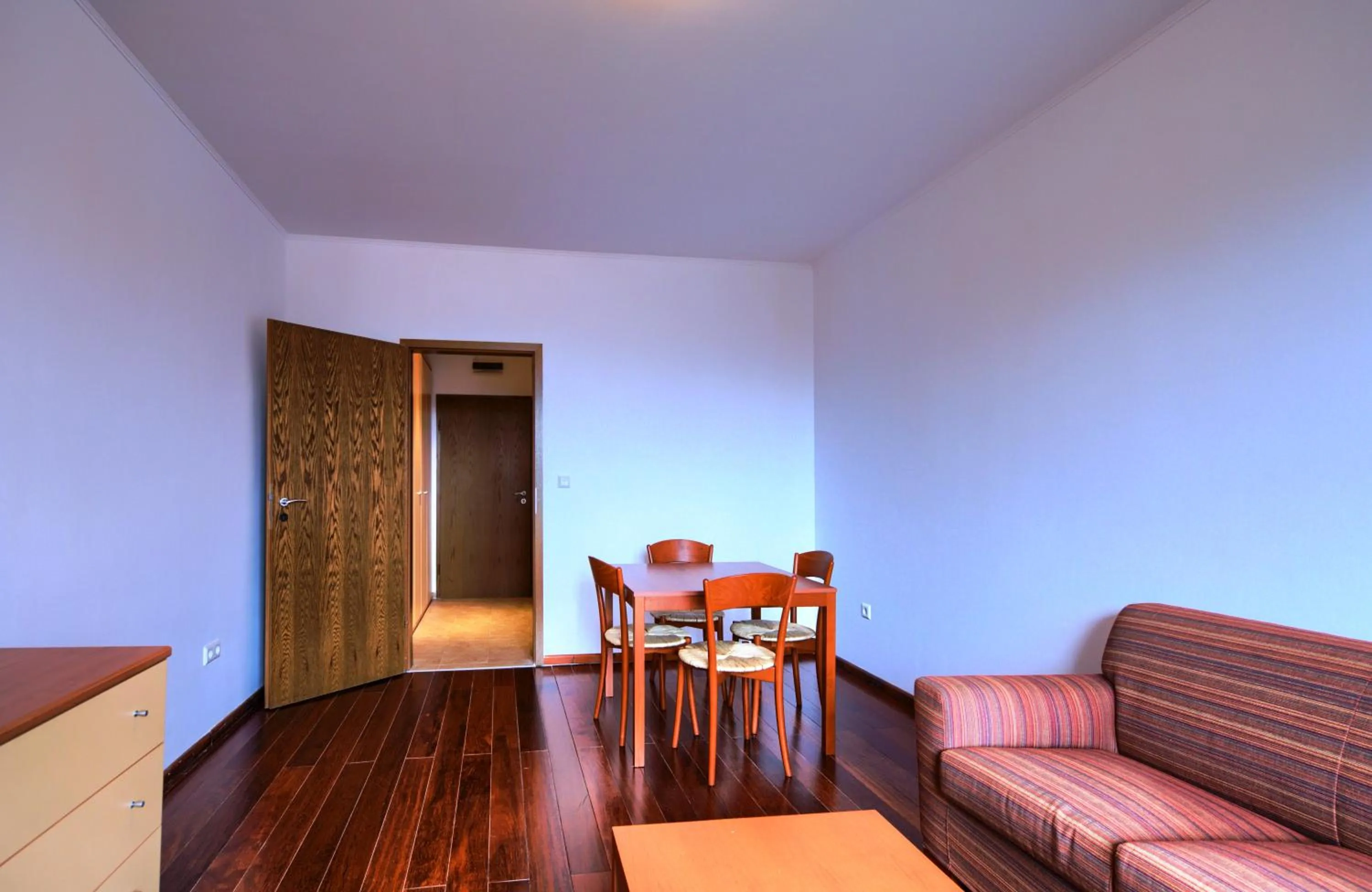 Seating area in Bellevue Residence Apartments