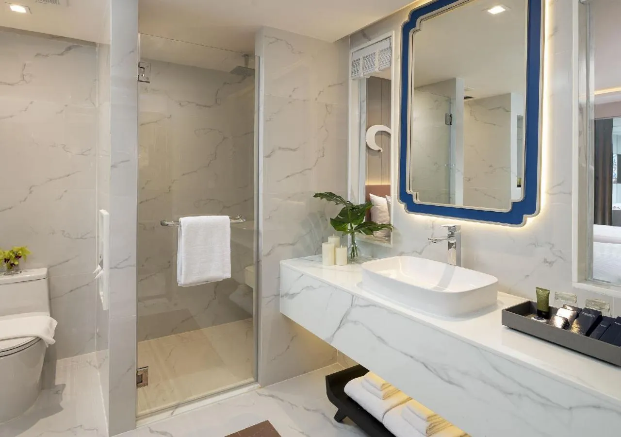 Shower in Valia Hotel Bangkok