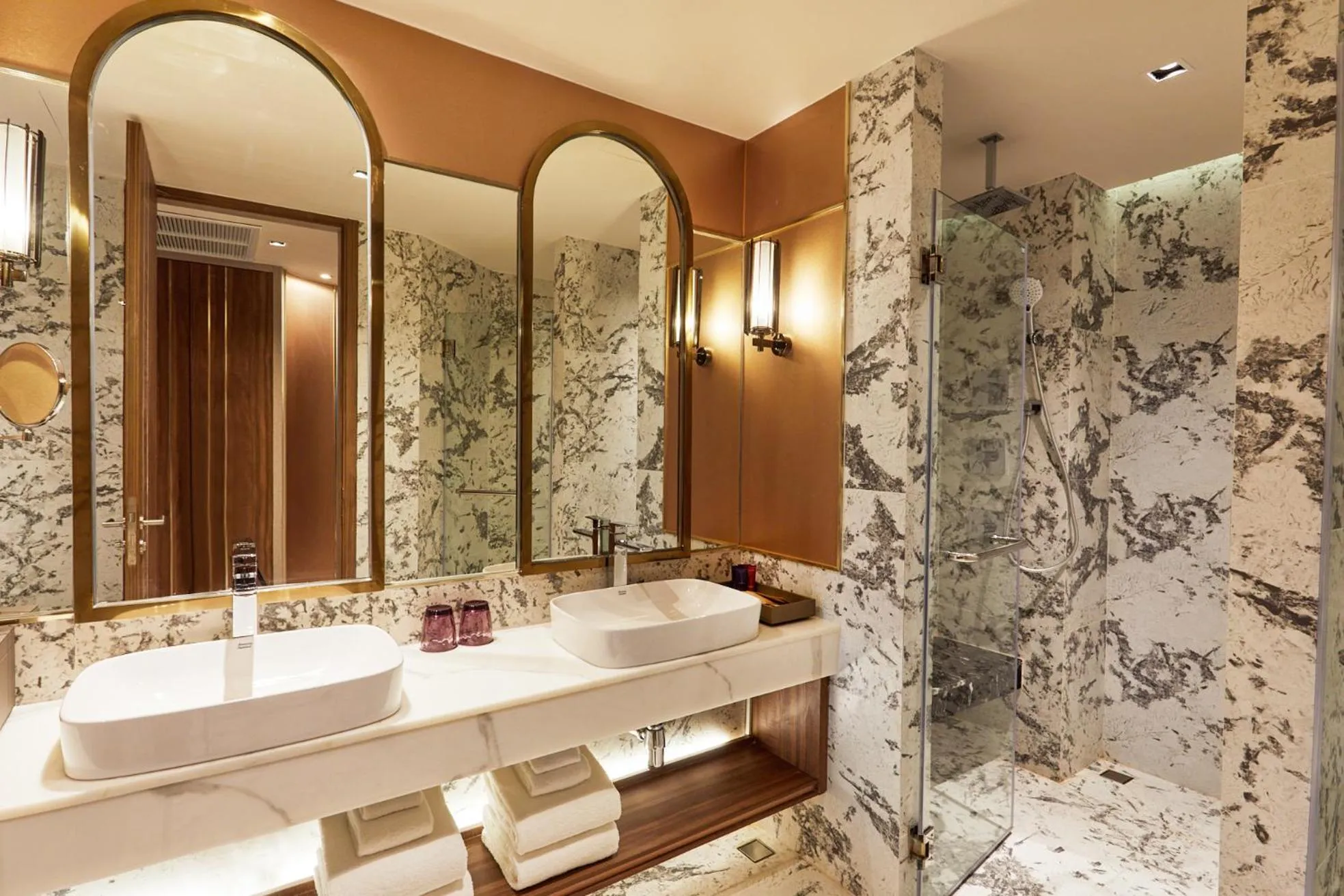 Bathroom in Valia Hotel Bangkok