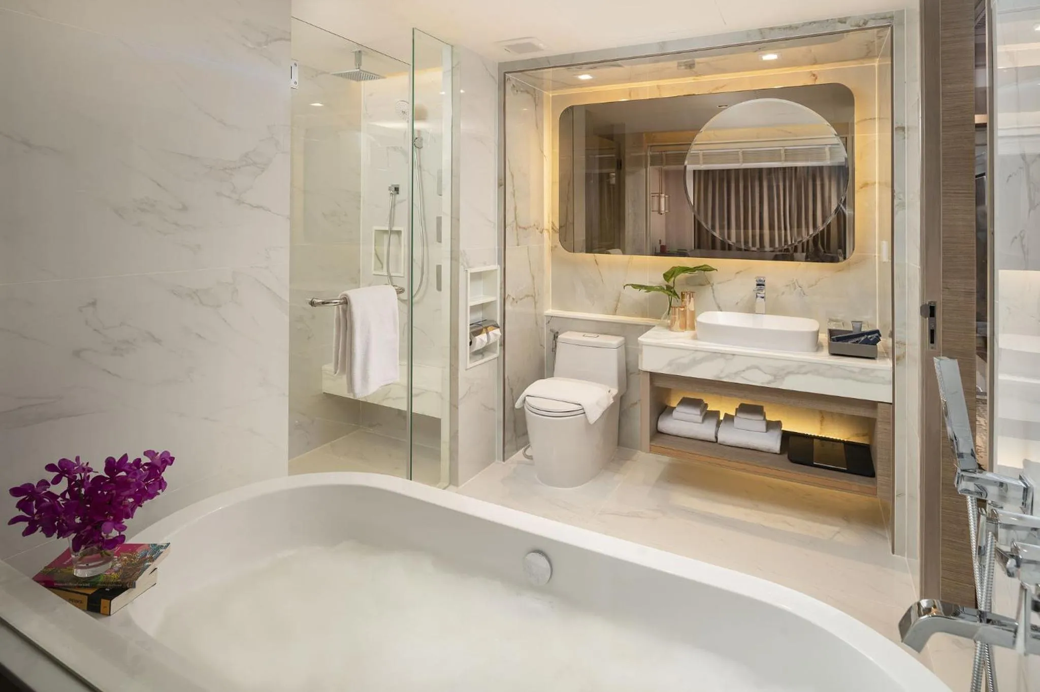 Bathroom in Valia Hotel Bangkok