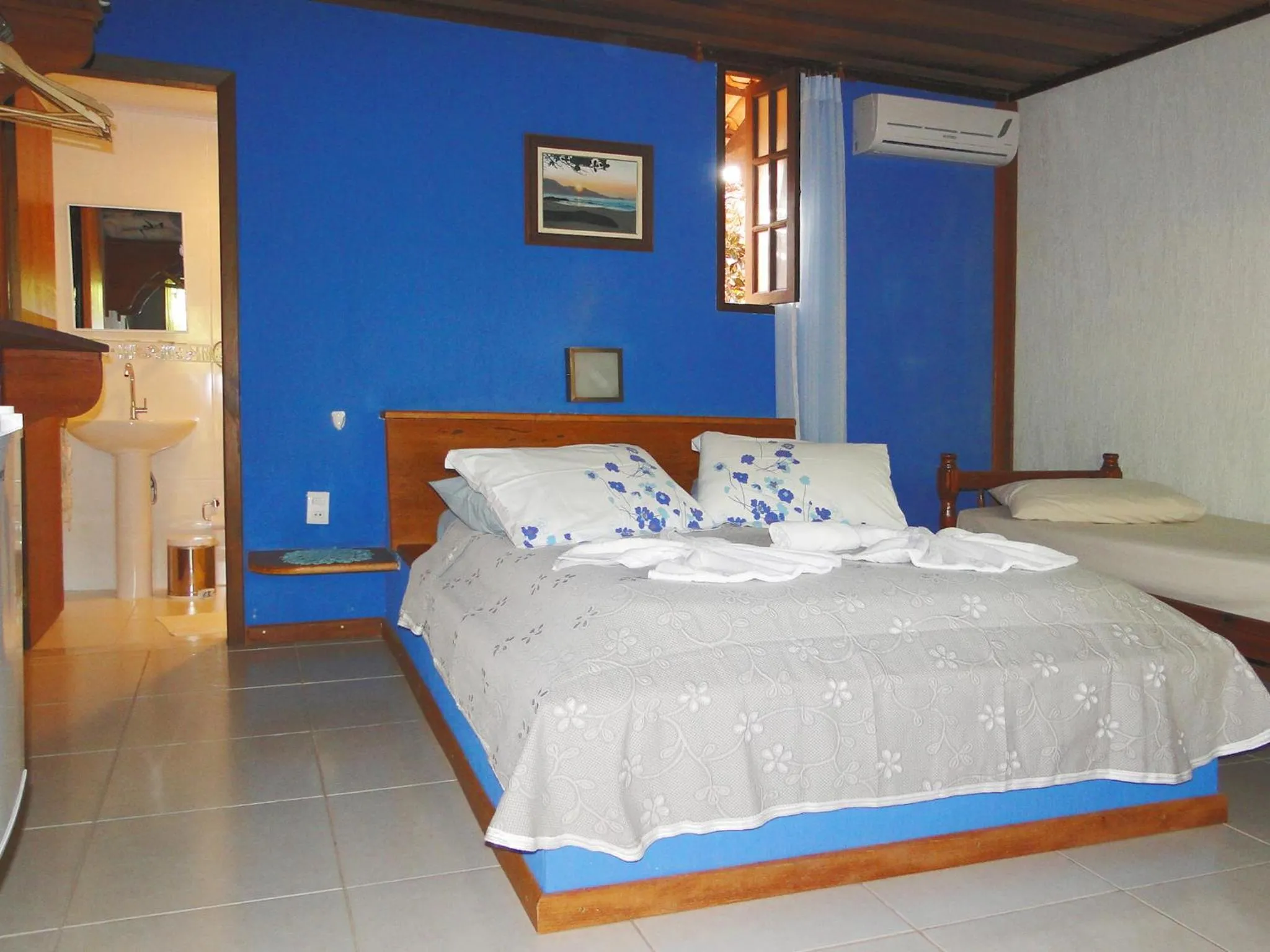 Photo of the whole room, Bed in Pousada Caúca