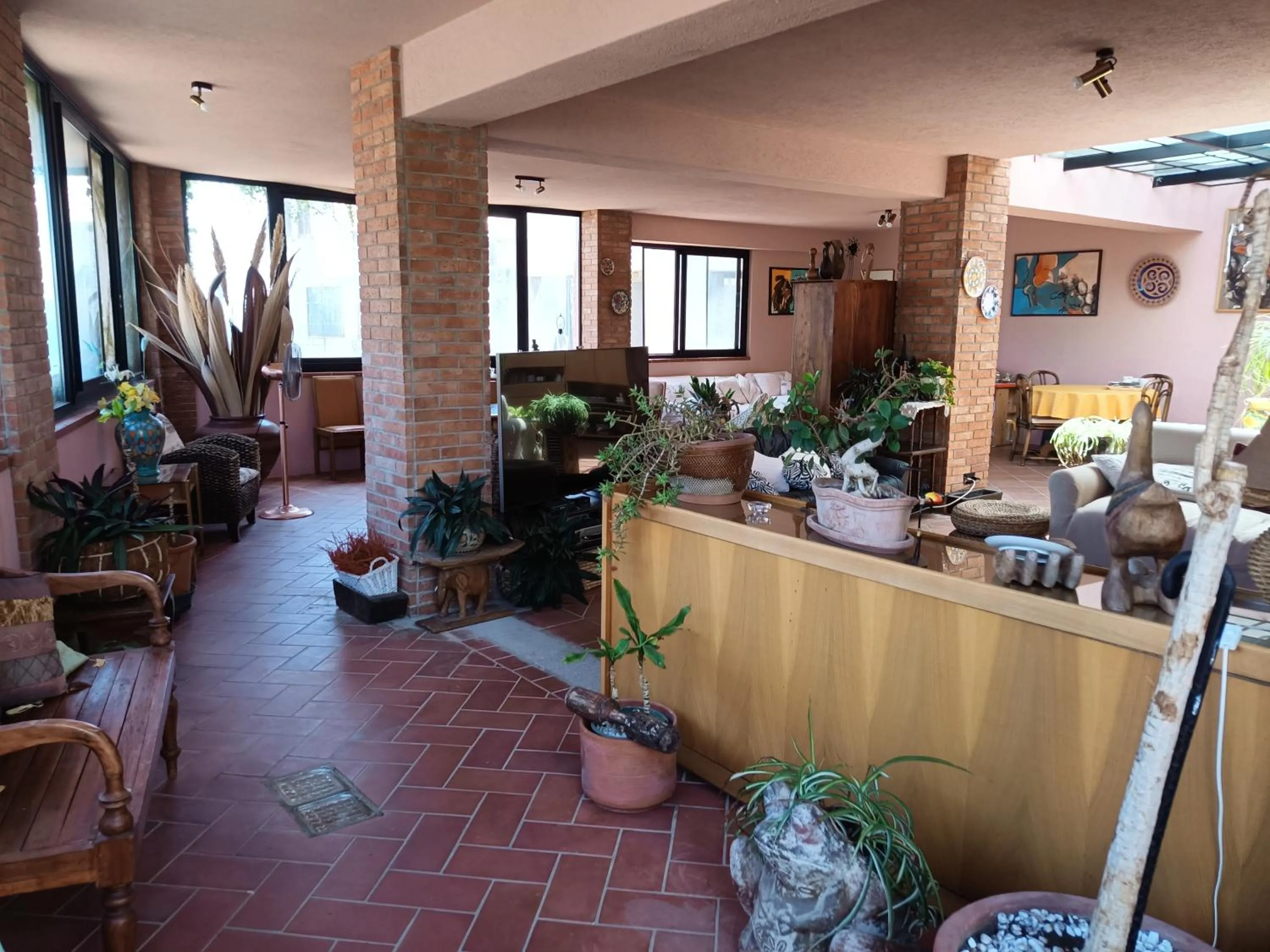 Communal lounge/ TV room in Villa Grande