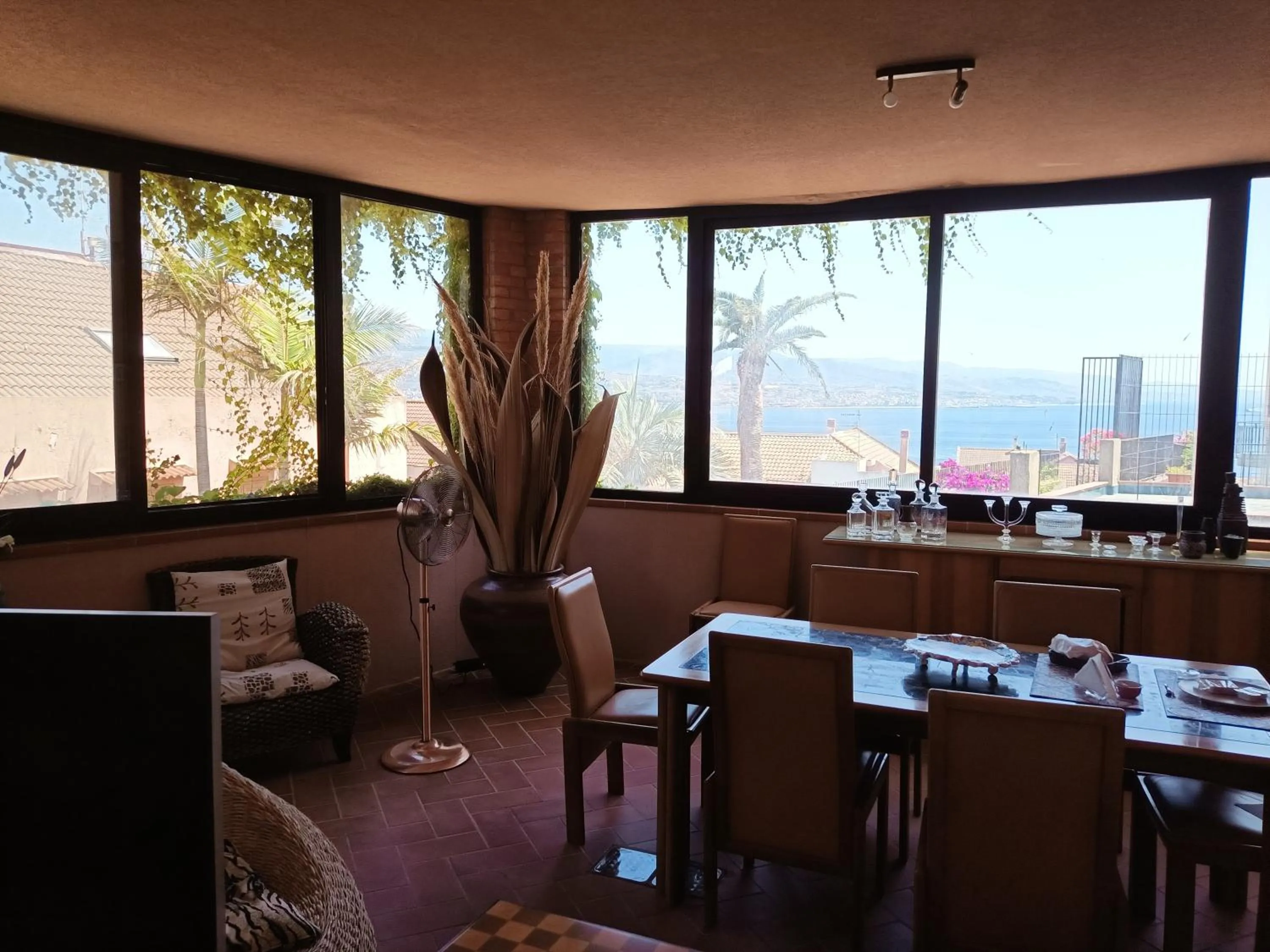 Communal lounge/ TV room in Villa Grande