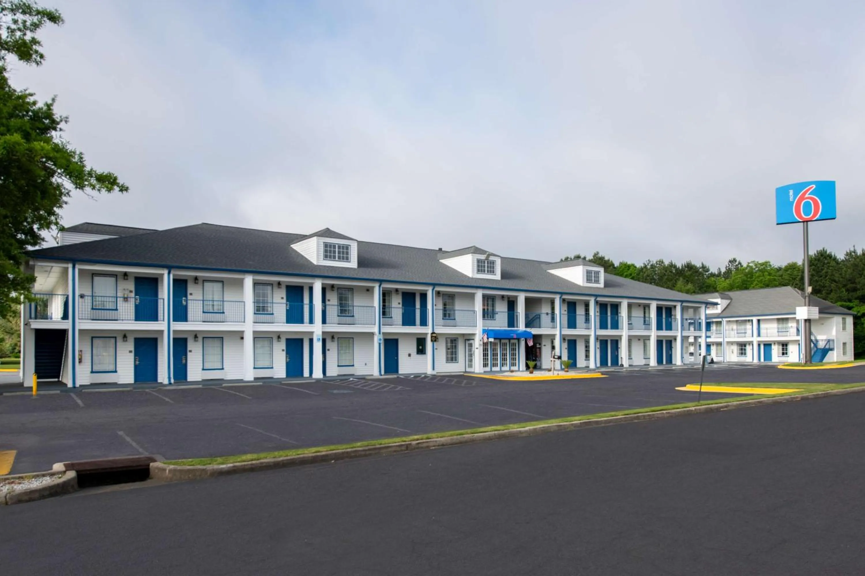 Property building in Motel 6 Macon, GA I 475